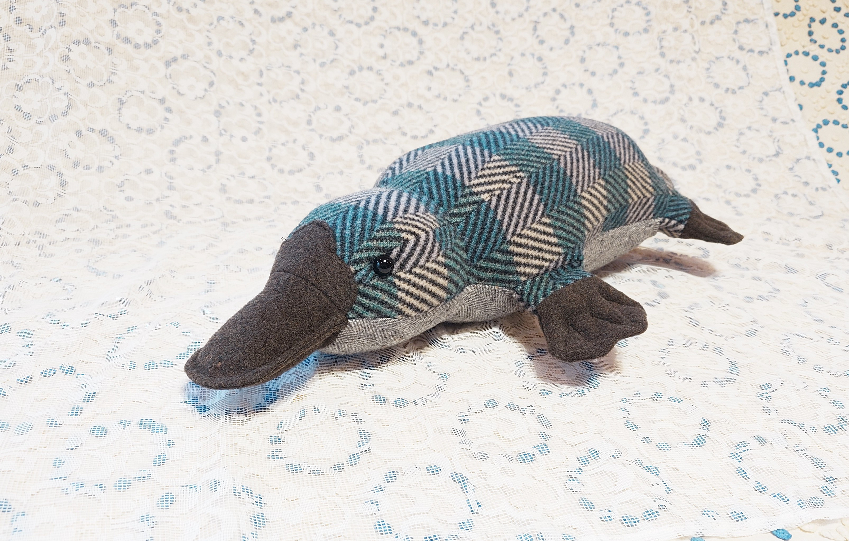 ぬいぐるみ　かものはし カモノハシ 抱きぐるみ 国産ウール生地 かわいい  クッション　抱き枕　赤茶ガモ