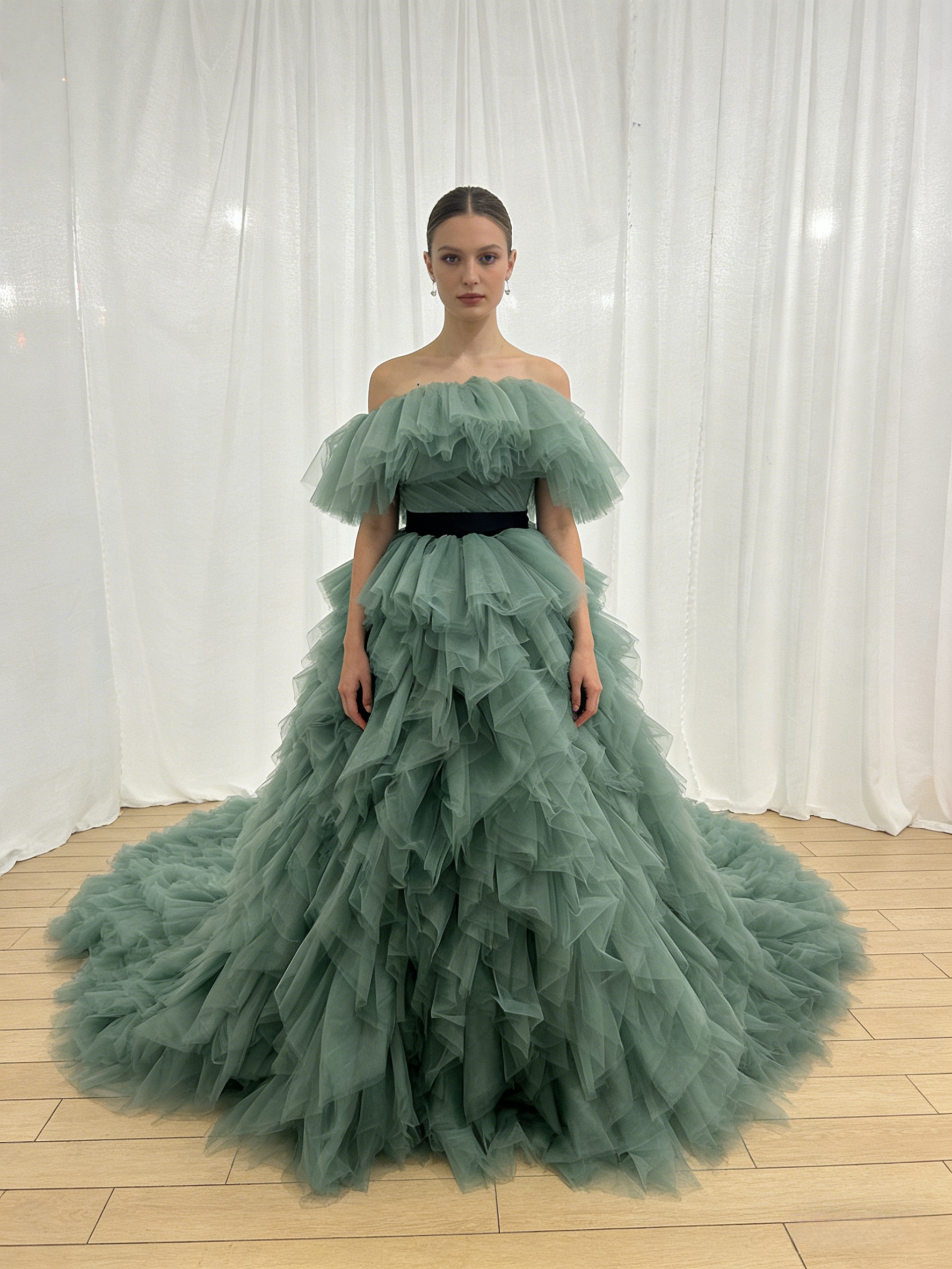 カラードレス グリーン 取り外しオフショルダー 柔らかく重ねたチュールスカート ボリュームドレス 前撮り