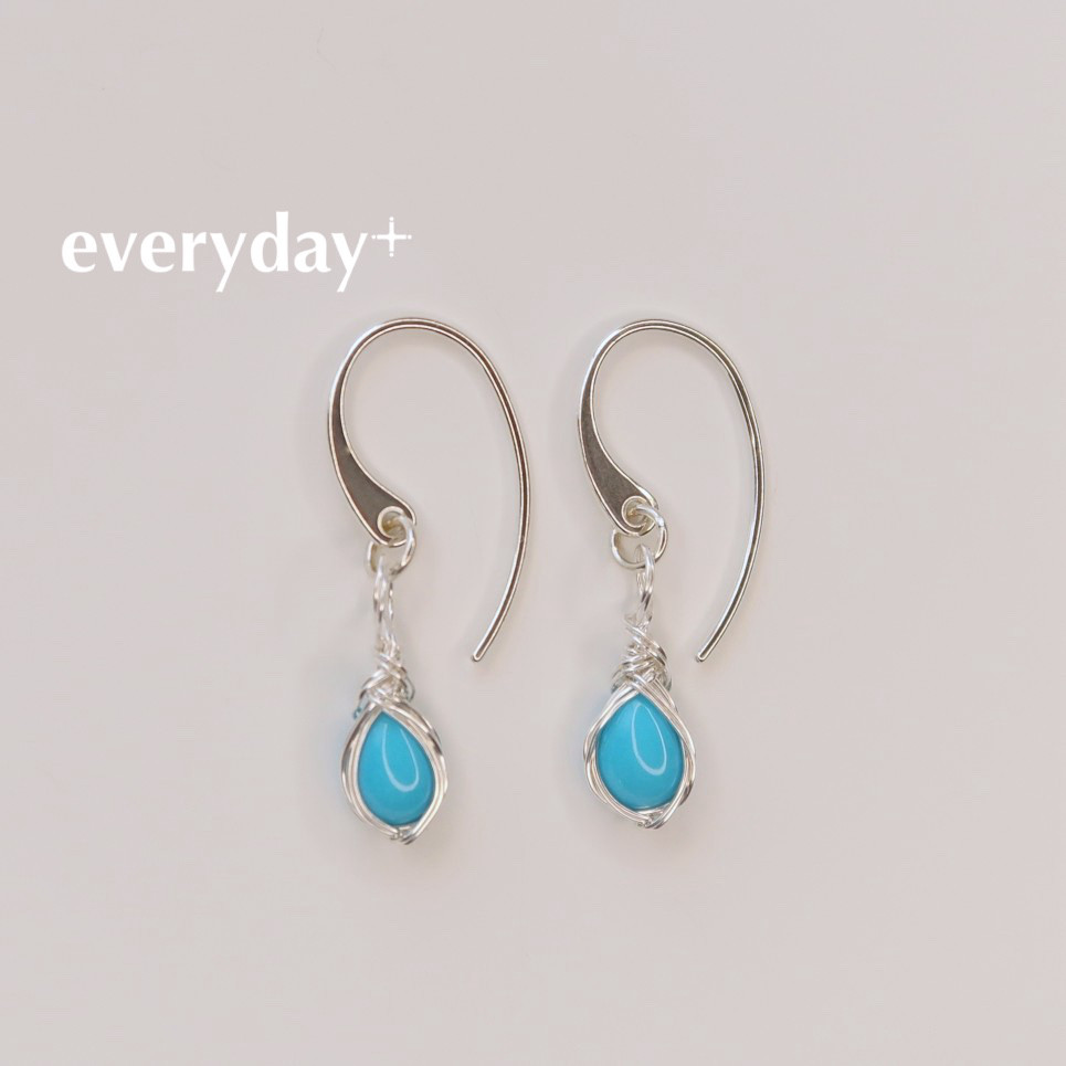 ターコイズの揺れるフックピアス×アルゲンティウムシルバー935ワイヤーラッピング