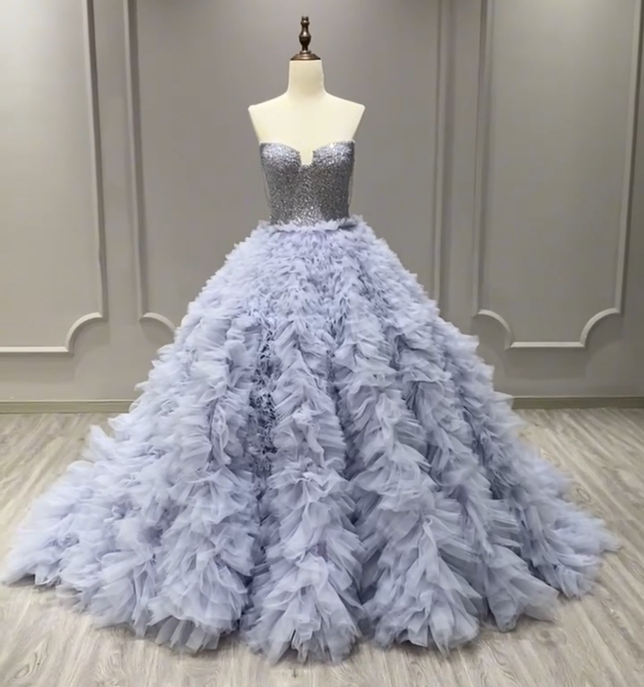 大人気上昇中ギャザー　キラキラカラードレス　フリル　カラー変更可能　パーティー前撮りパープル　編み上げ　袖無しコンテスト