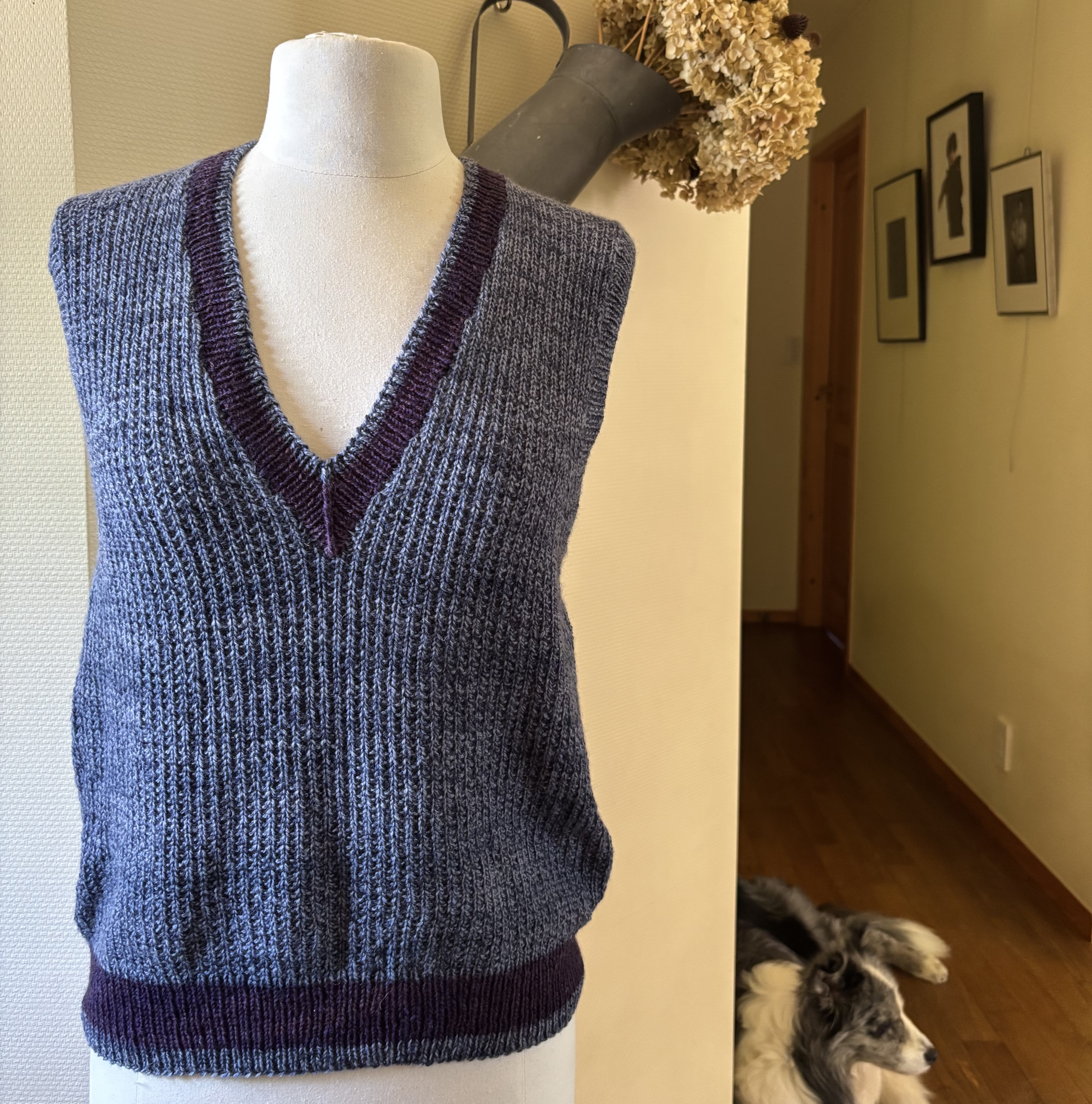 Tweedlike yarn Vネックベスト