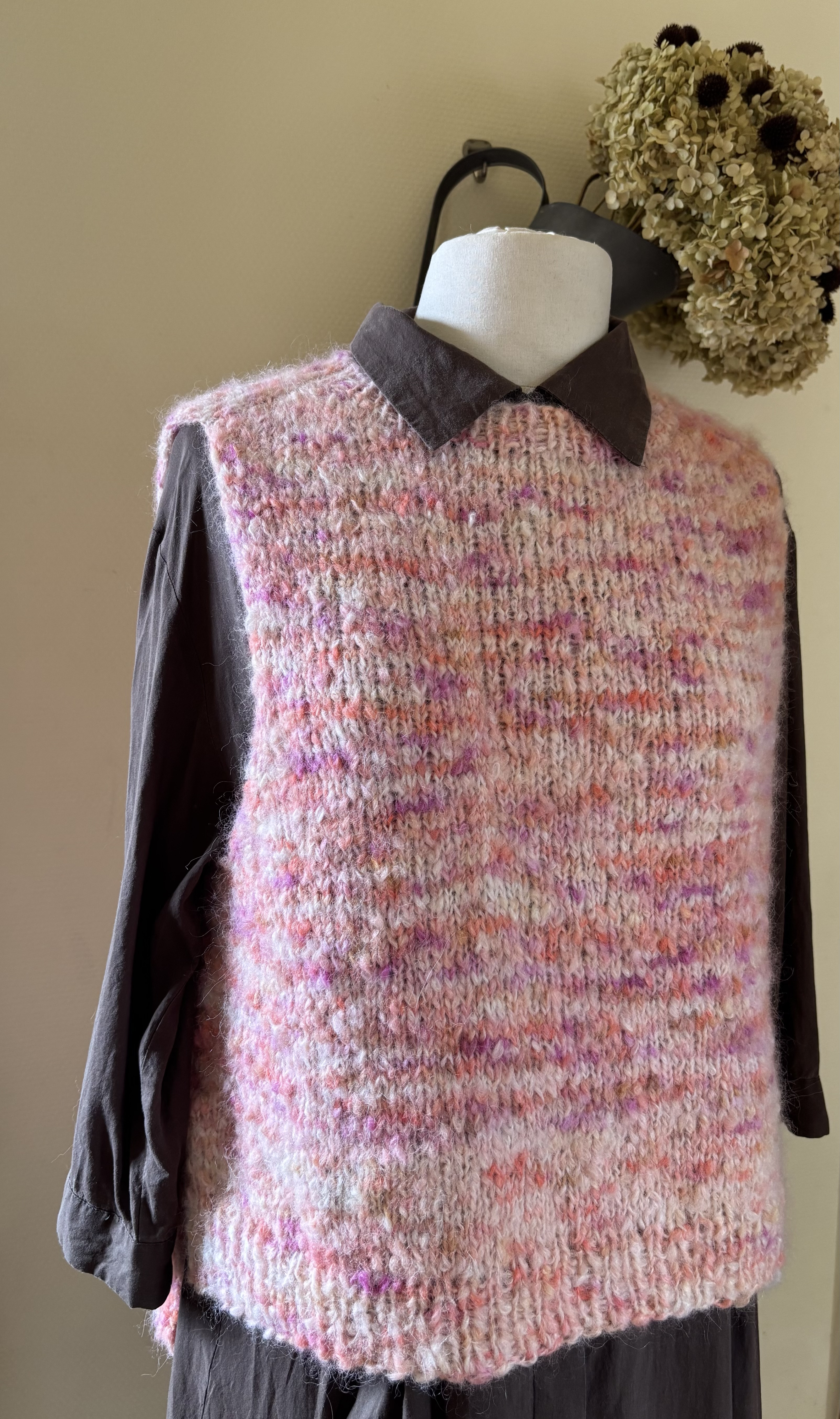 ふわっふわ　ベビーアルパカの手染め毛糸で編んだシンプルベスト