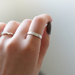 （925銀）紋理扁平銀戒指/也非常適合搭配其他戒指！ 第4張的照片