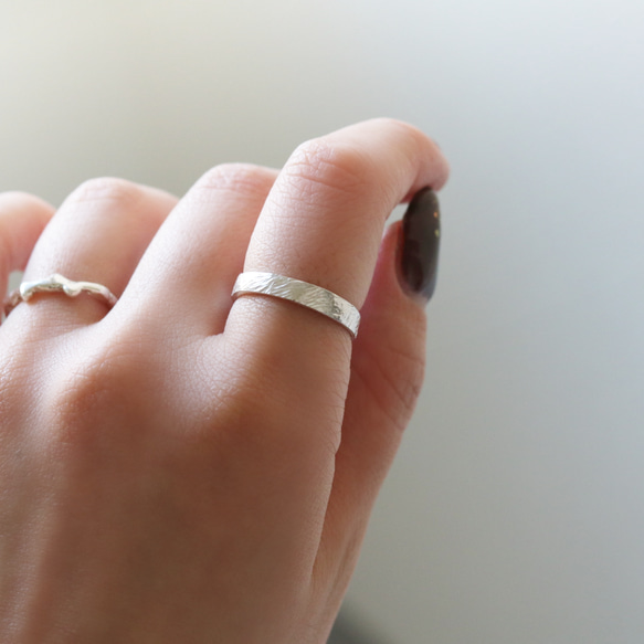 （925銀）紋理扁平銀戒指/也非常適合搭配其他戒指！ 第4張的照片