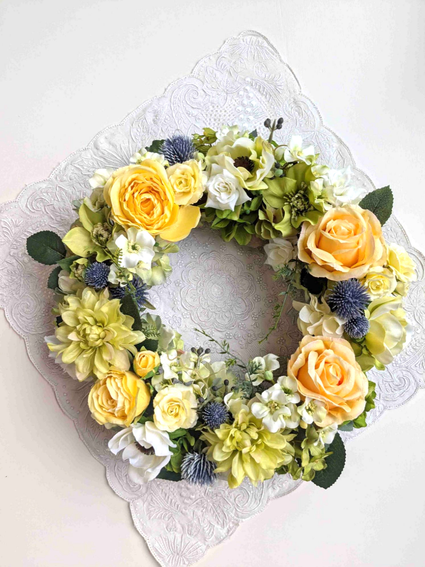 春の訪れ　黄色のバラ,アネモネ、ダリアのフラワーリース