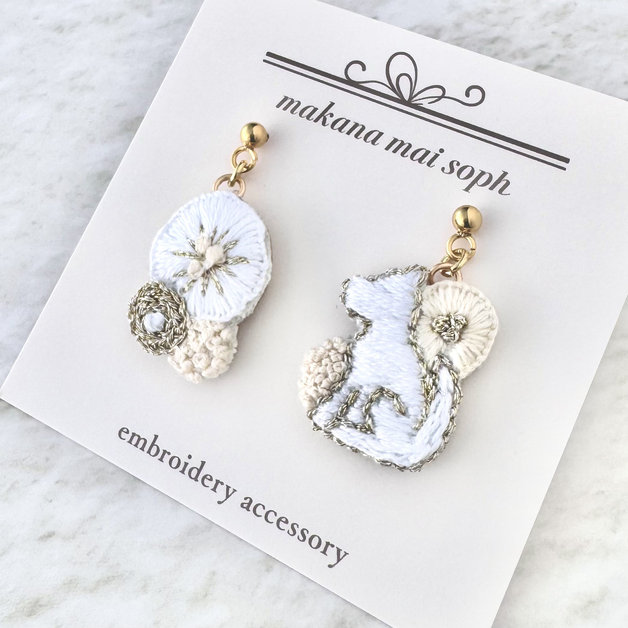 【LOVE DOGS】犬と花　ピアス／イヤリング　アクセサリー　モチーフ　サージカルステンレス　金属アレルギー対応