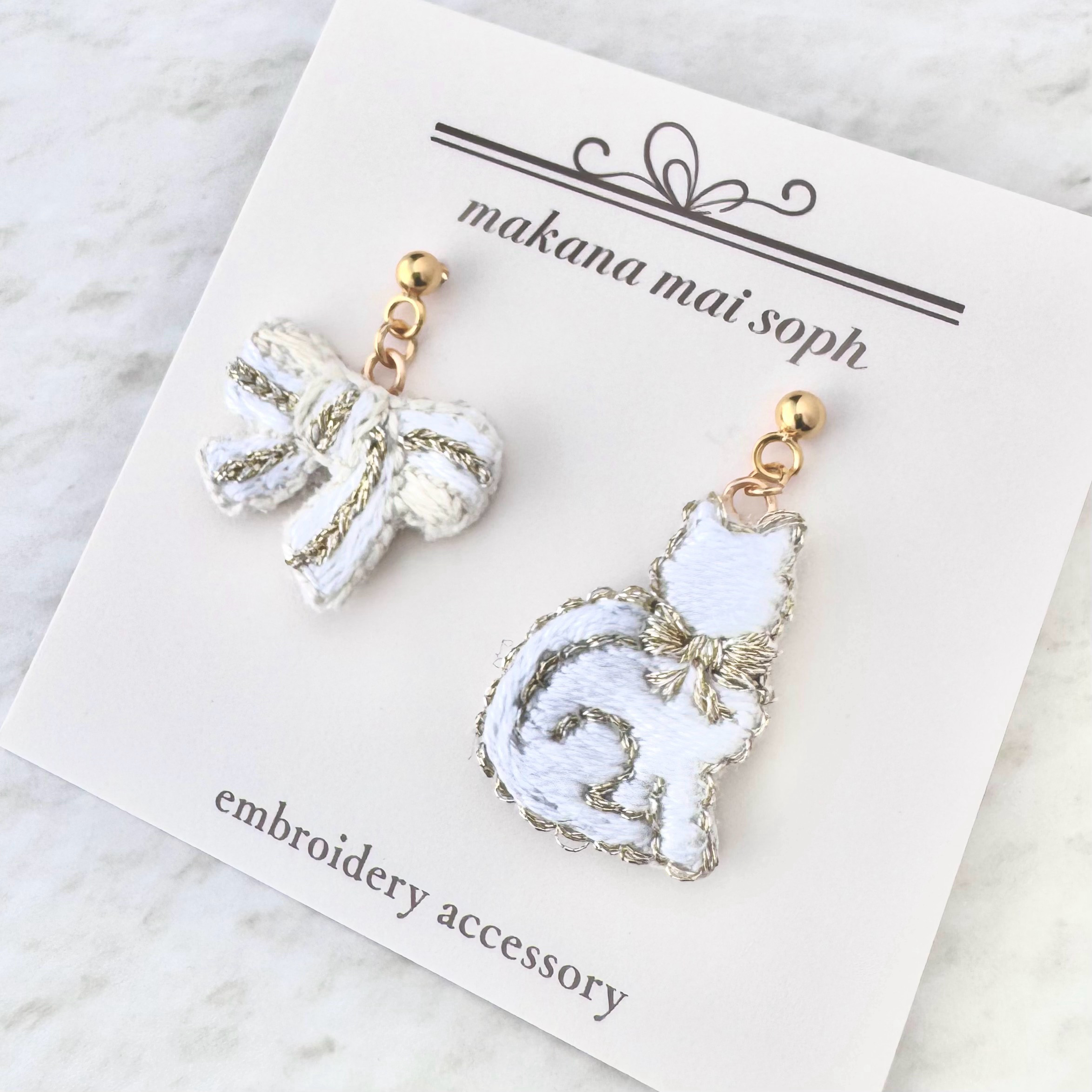 【猫の日2026】猫とリボン　ピアス／イヤリング　アクセサリー　モチーフ　サージカルステンレス　金属アレルギー対応