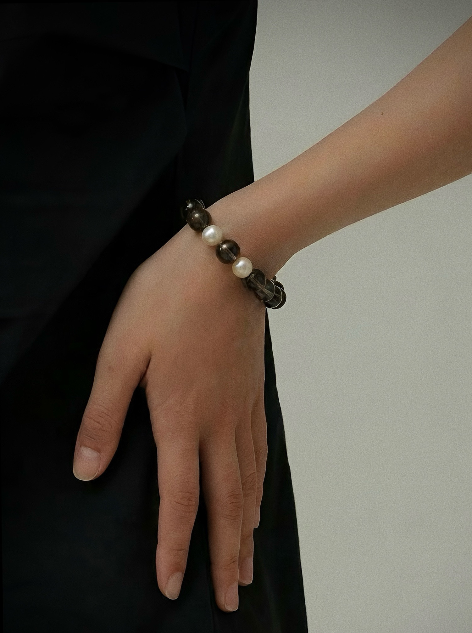 心を整える｜スモーキークォーツ クリスタルブレスレット ｜10mm天然石×淡水パール｜北欧ミニマル