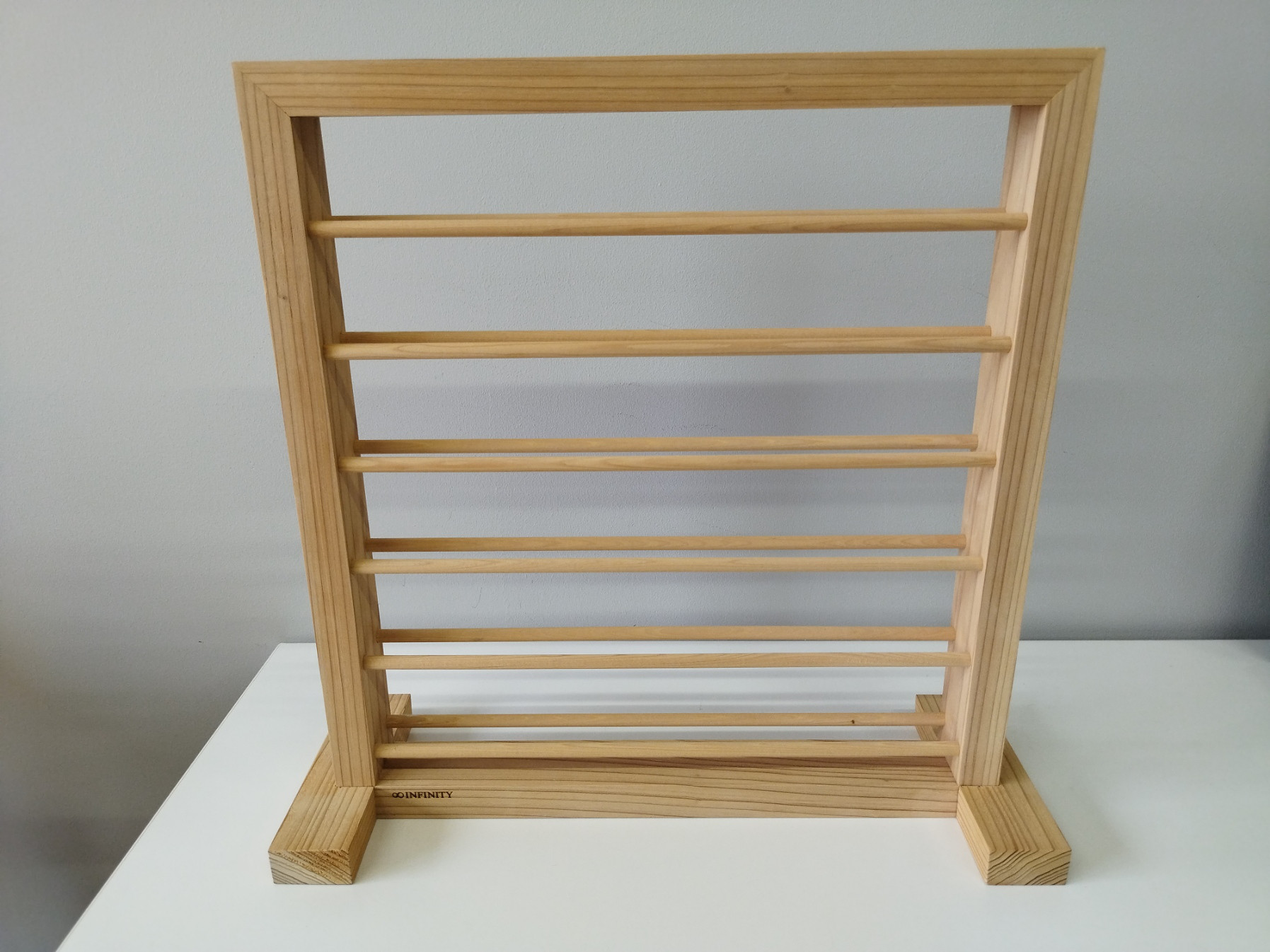 <再販>ボビン（糸）ラック、糸たて：壁掛け、卓上置きに対応した糸ボビン横置きの新方式の家庭用ミシン糸ボビンラックです。