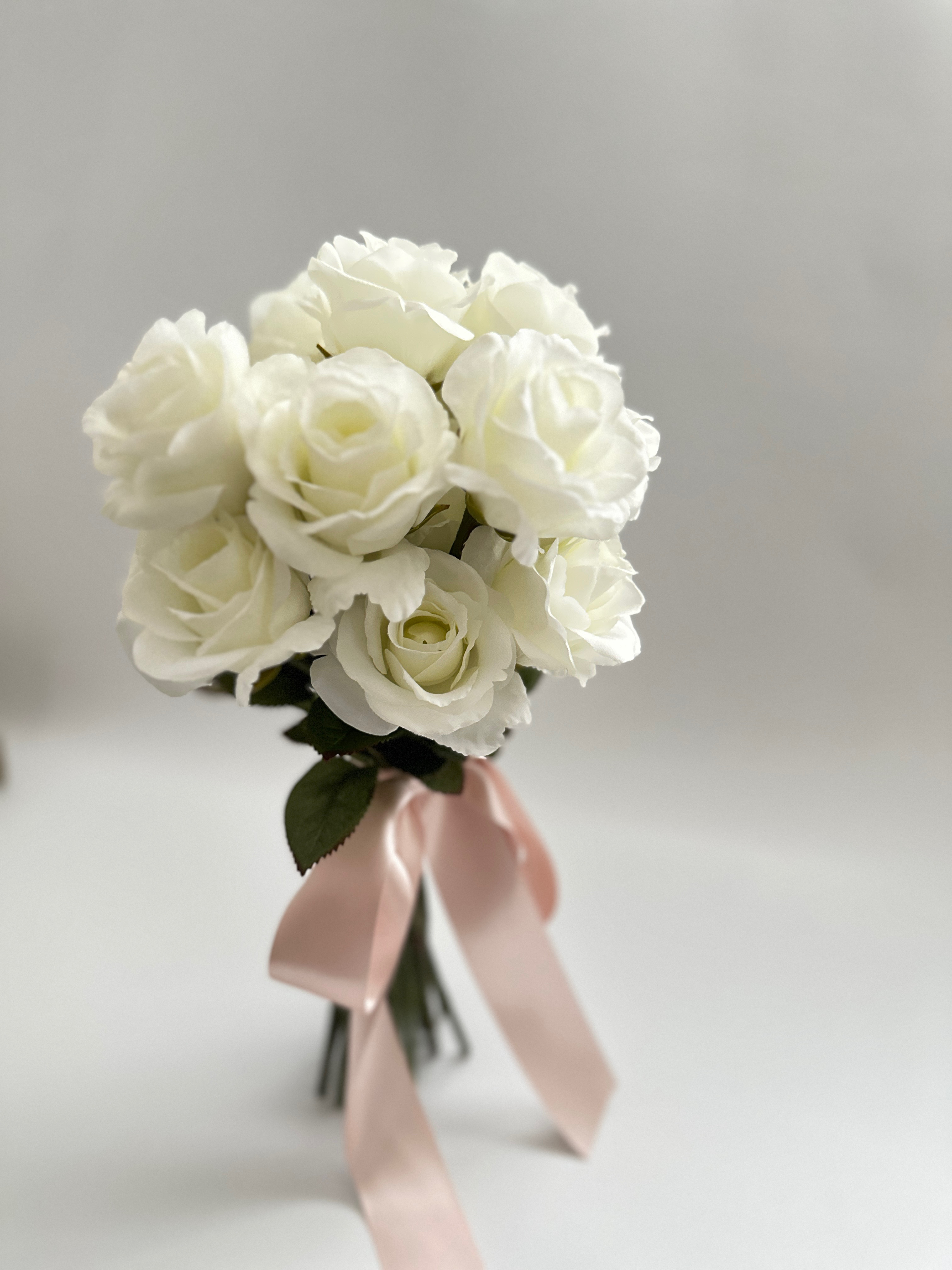 ホワイトローズのブーケ　ナチュラルブーケ　花束風ブーケ　バラ　造花ブーケ　結婚式ブーケ