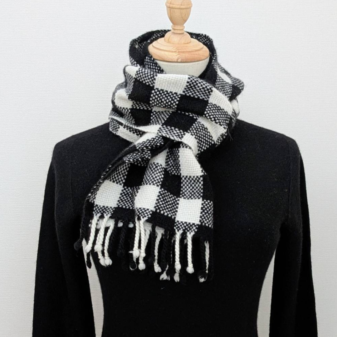 カシミア100％、白と黒の糸で手織りしたチェックマフラー