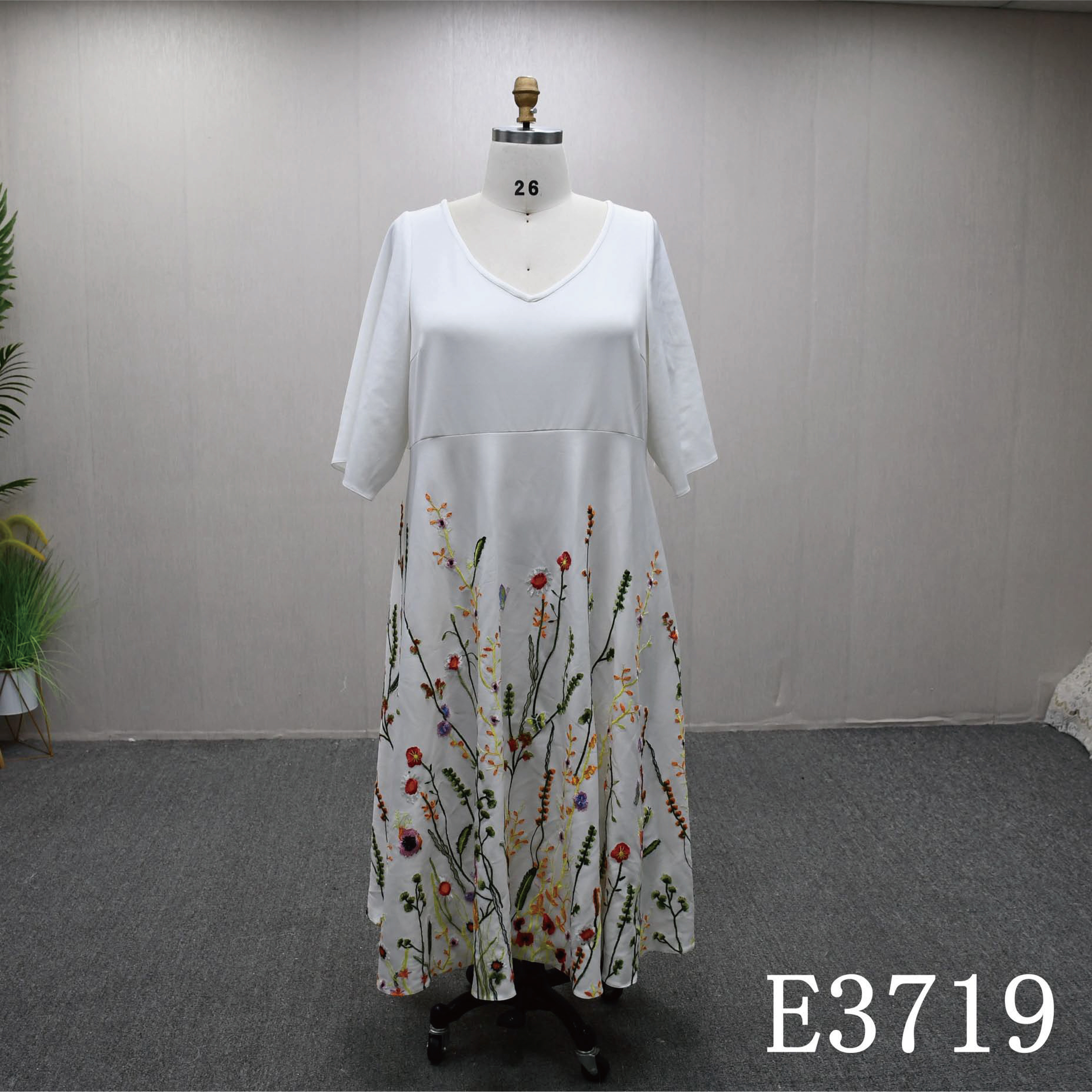 エレガント　サテン　演奏会　フラワー刺繍　七分袖丈　白　優雅　お色直し　音楽会演奏会発表会コンテストパーティー二次会優雅