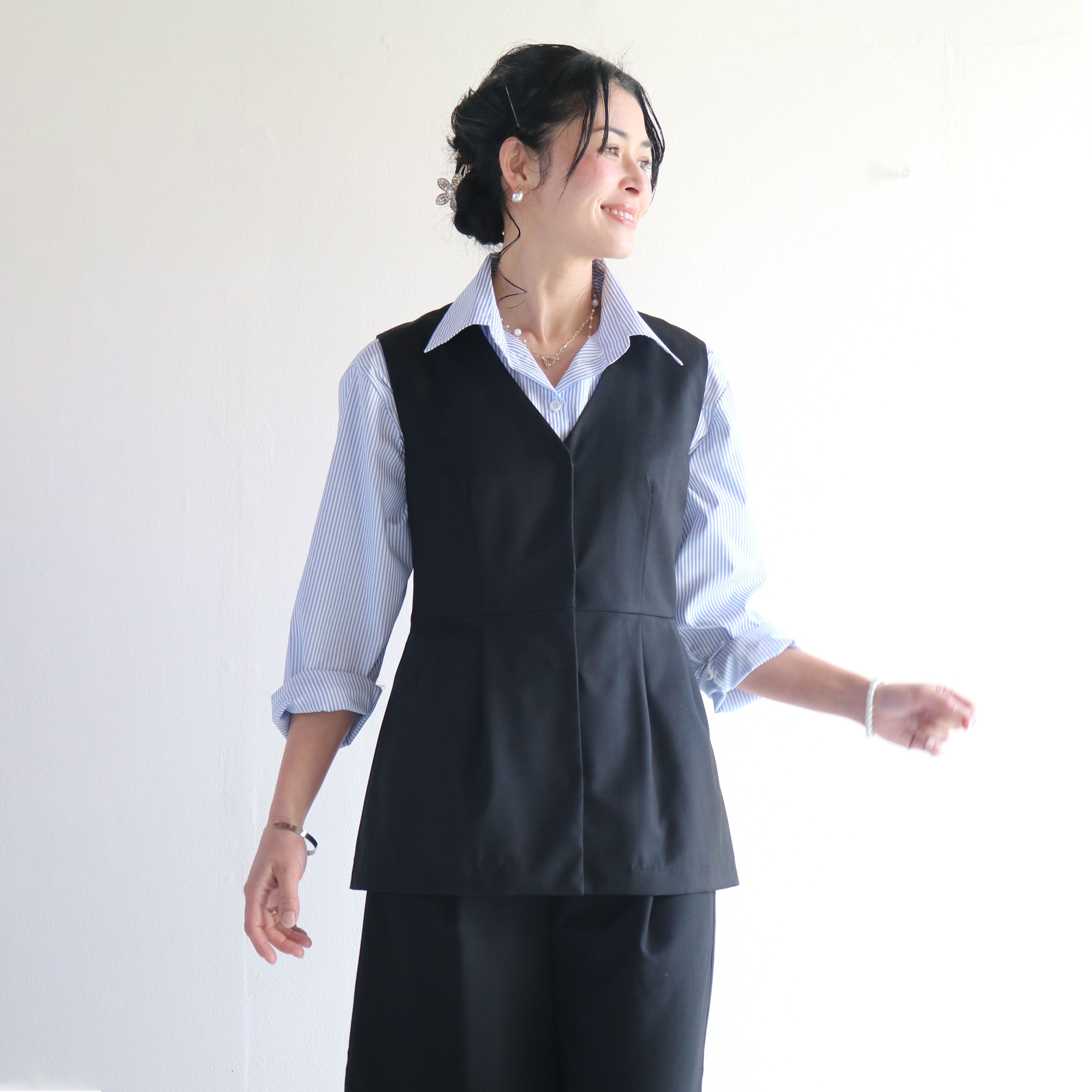 洗える【ブラック】体型カバーペプラム美シルエットベスト｜パンツ同時購入で400円OFF