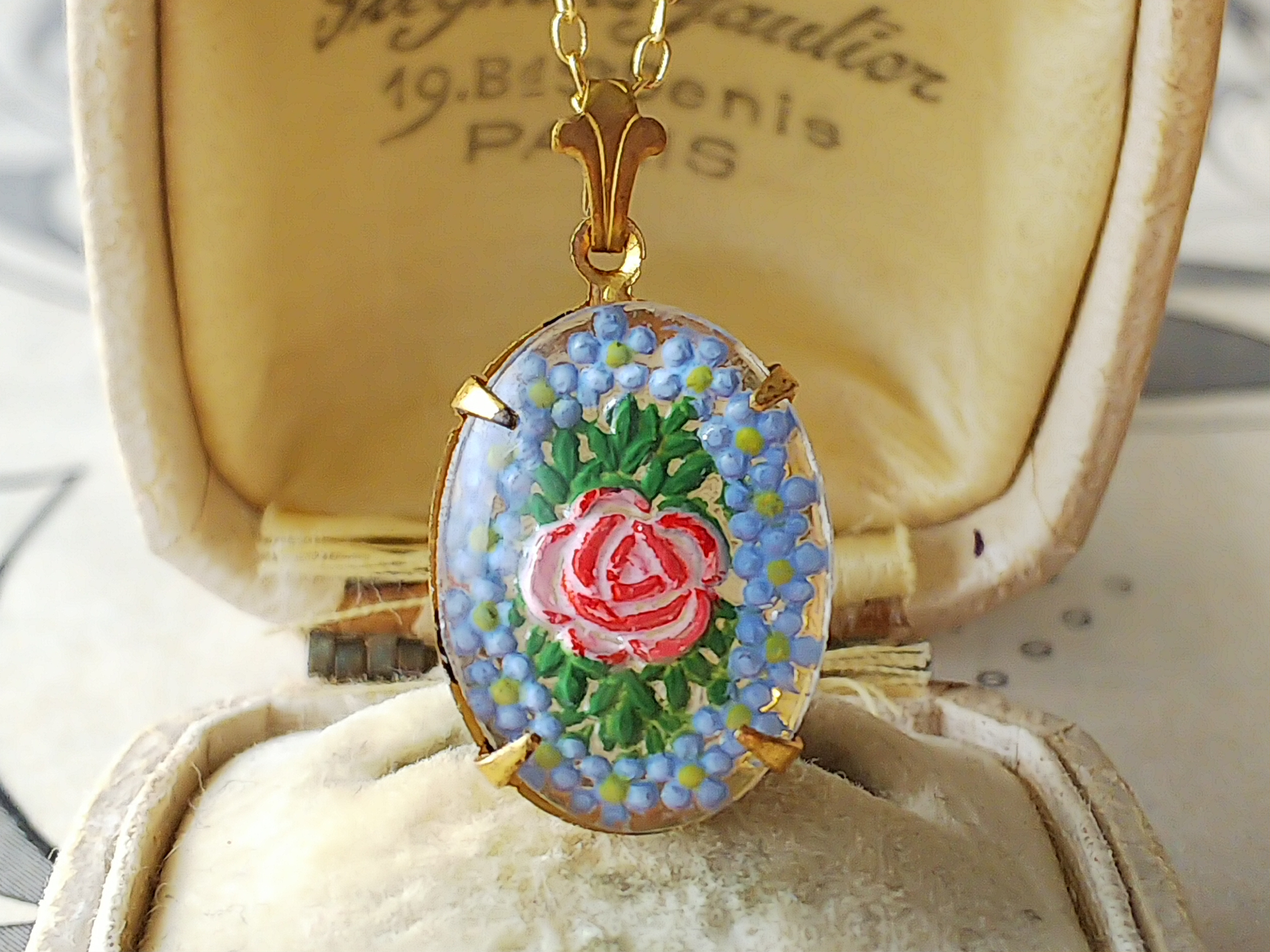 ヴィンテージ　Aランク 薔薇と勿忘草のインタリオ　美しいネックレス