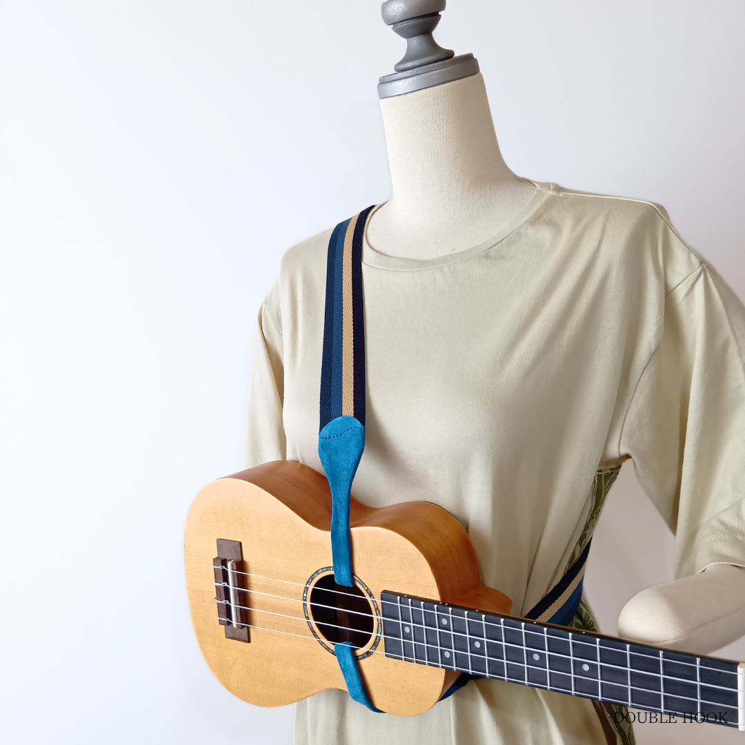 発表会でも安心。穴をあけずに使えるウクレレストラップ｜発表会＆プレゼントにおすすめ！4色のストライプ(ブルー)