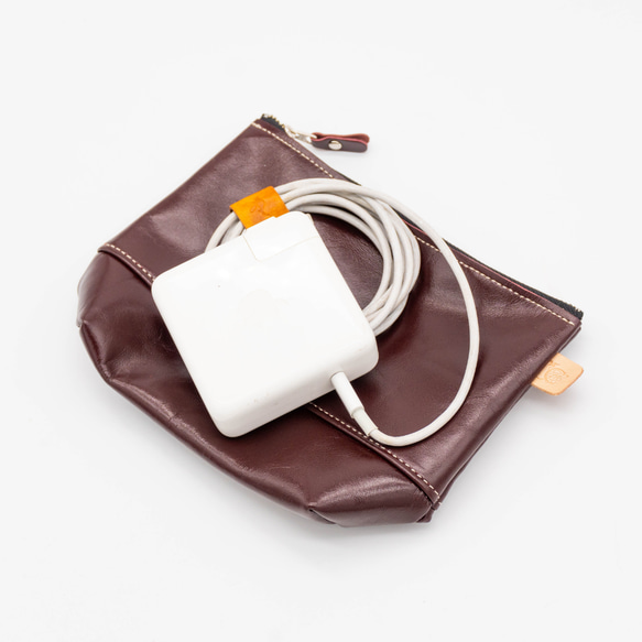 マチありで自立するLサイズのポーチ