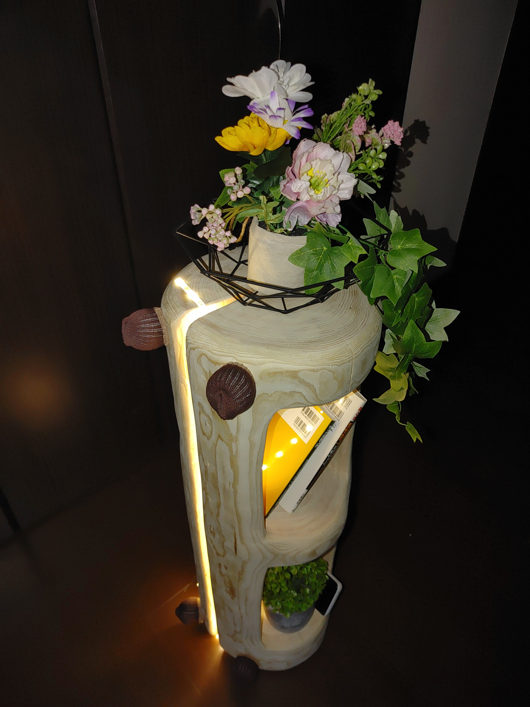 ①間接照明LEDライト付き二段 本立てフラワースタンドひのき丸太ベンチ也