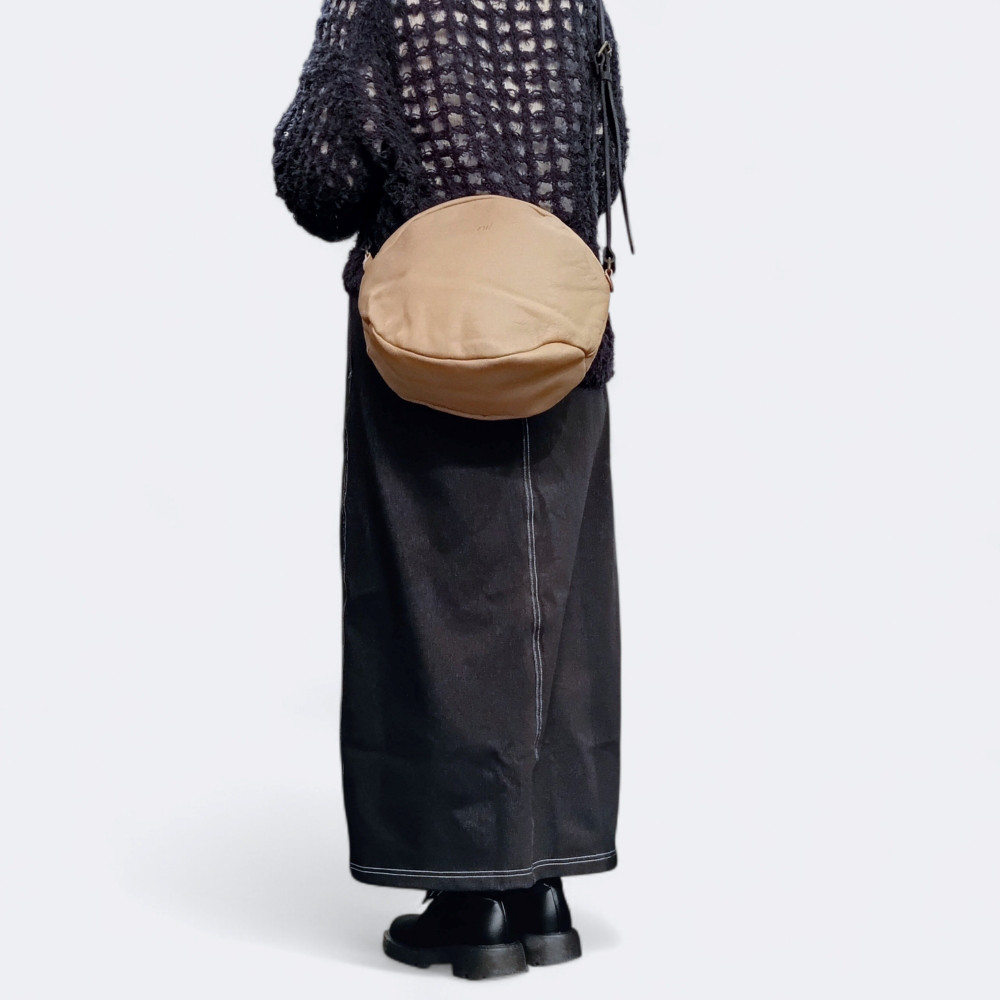 500mlボトルも入る！軽くて雨に強いまんまるショルダーバッグ(S)  ベージュピンク【nl031S-shoulder】