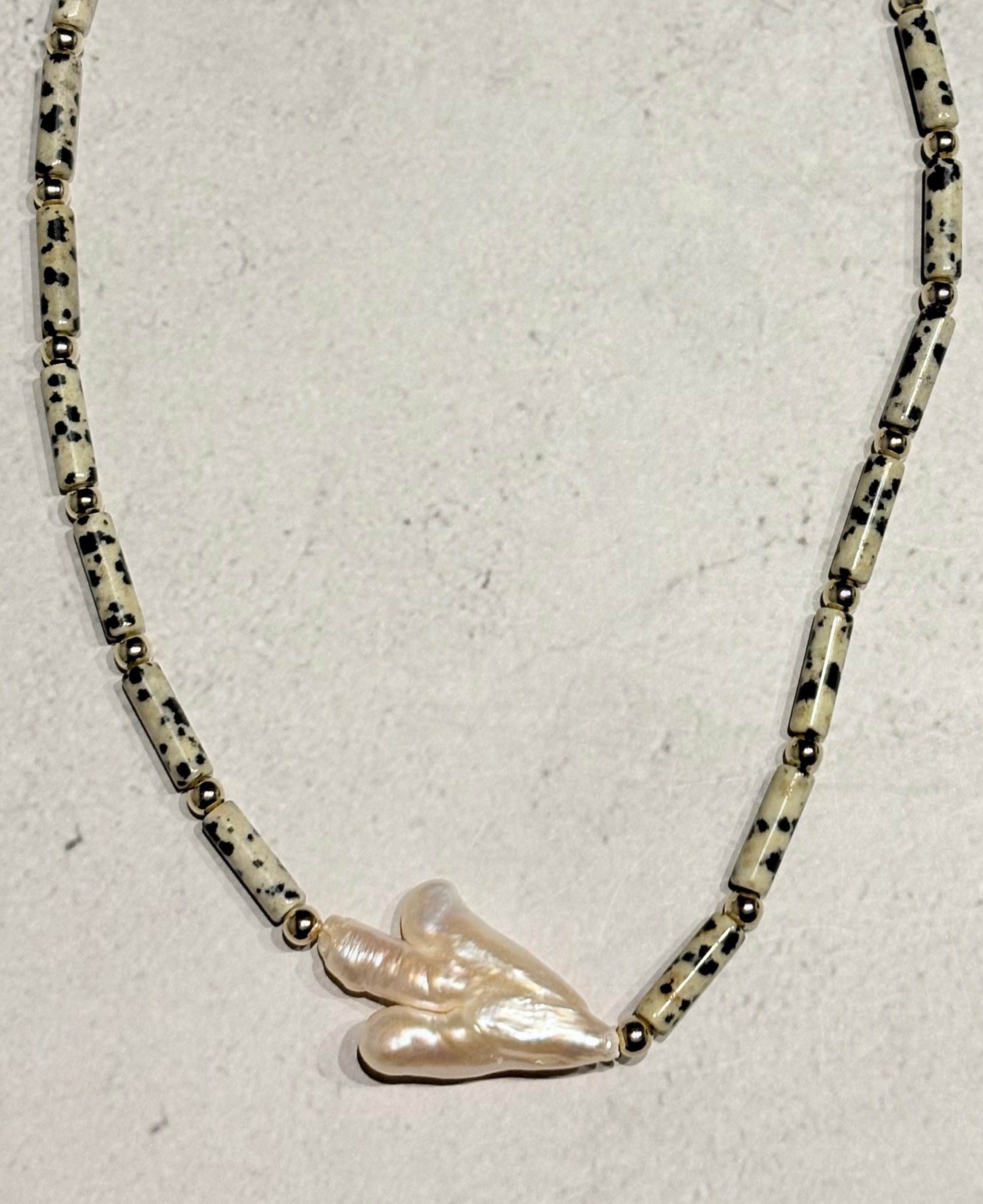 天然石ダルメシアンジャスパー×変形淡水パールネックレス　※1点もの　オケージョン　人気天然石