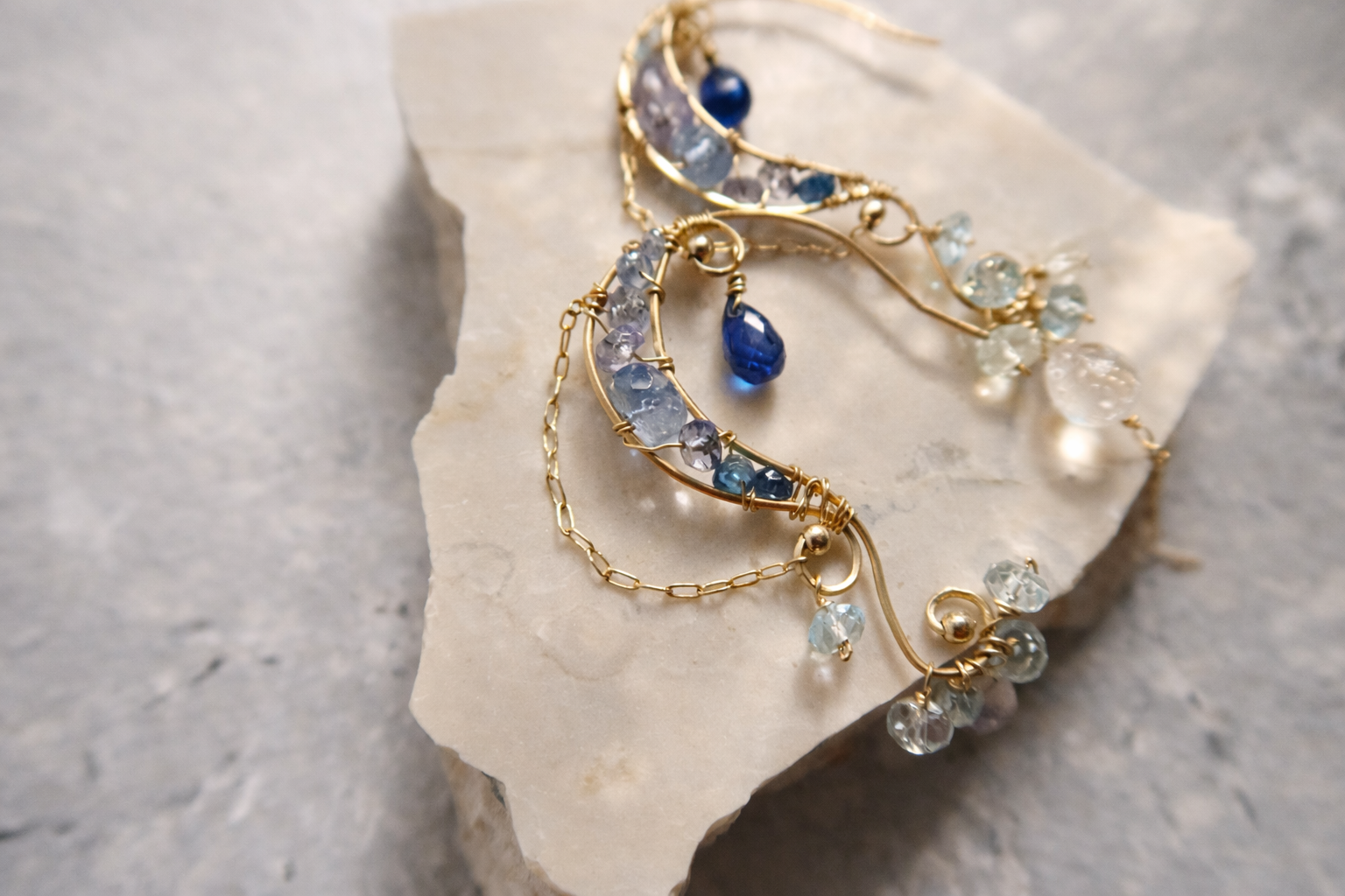 蒼い三日月…カイヤナイトxブルームーンストーン14kgfピアス