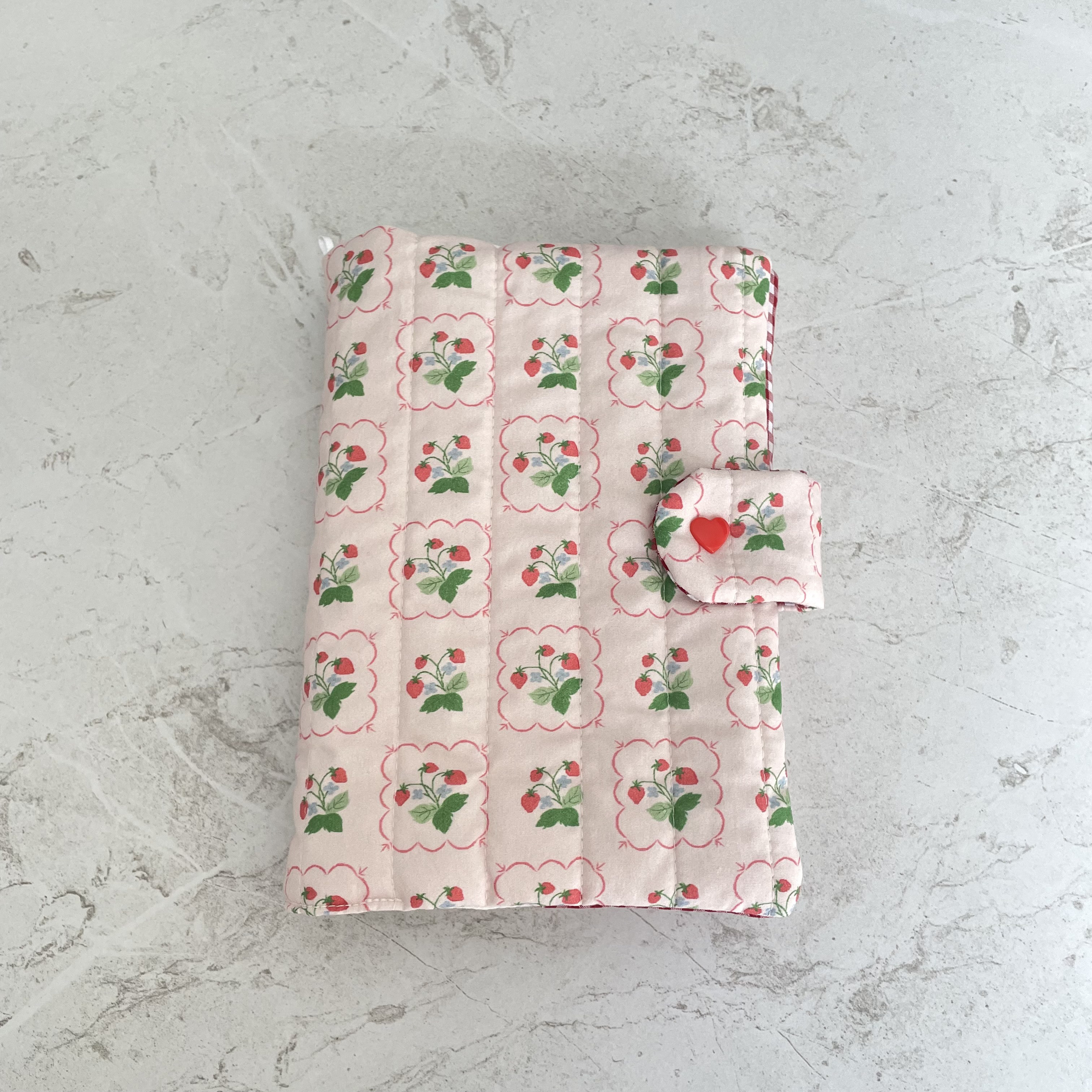 A6バインダーカバー＆バインダーセット　いちご　キルティング　韓国　セービングチャレンジ　バインダー貯金　家計管理ピンク