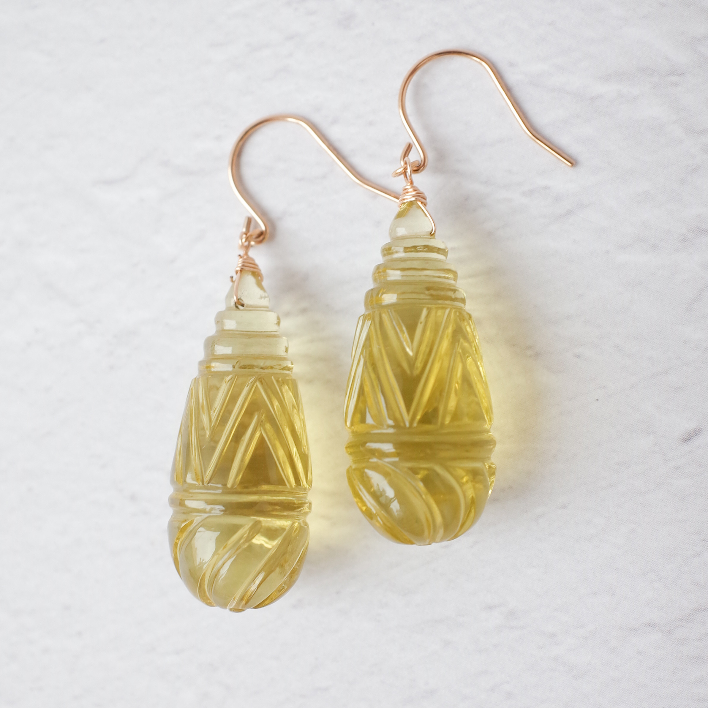 カービングレモンクォーツのフックピアス / K10