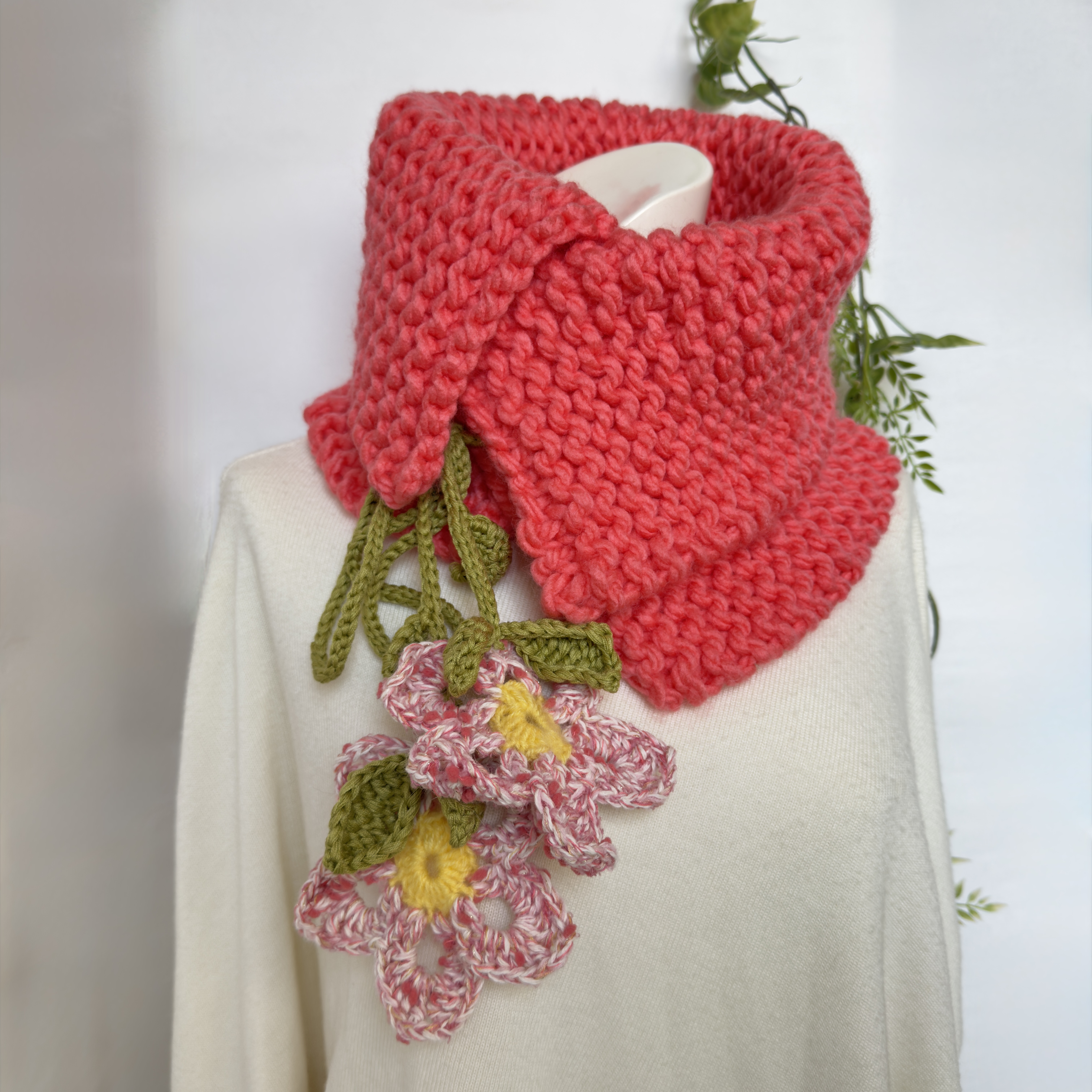 ☆お花モチーフ&つけ襟風マフラー ♪ パステルオレンジピンク ♪ ハンドメイド☆【つけ襟／マフラー／ネックウォーマー】