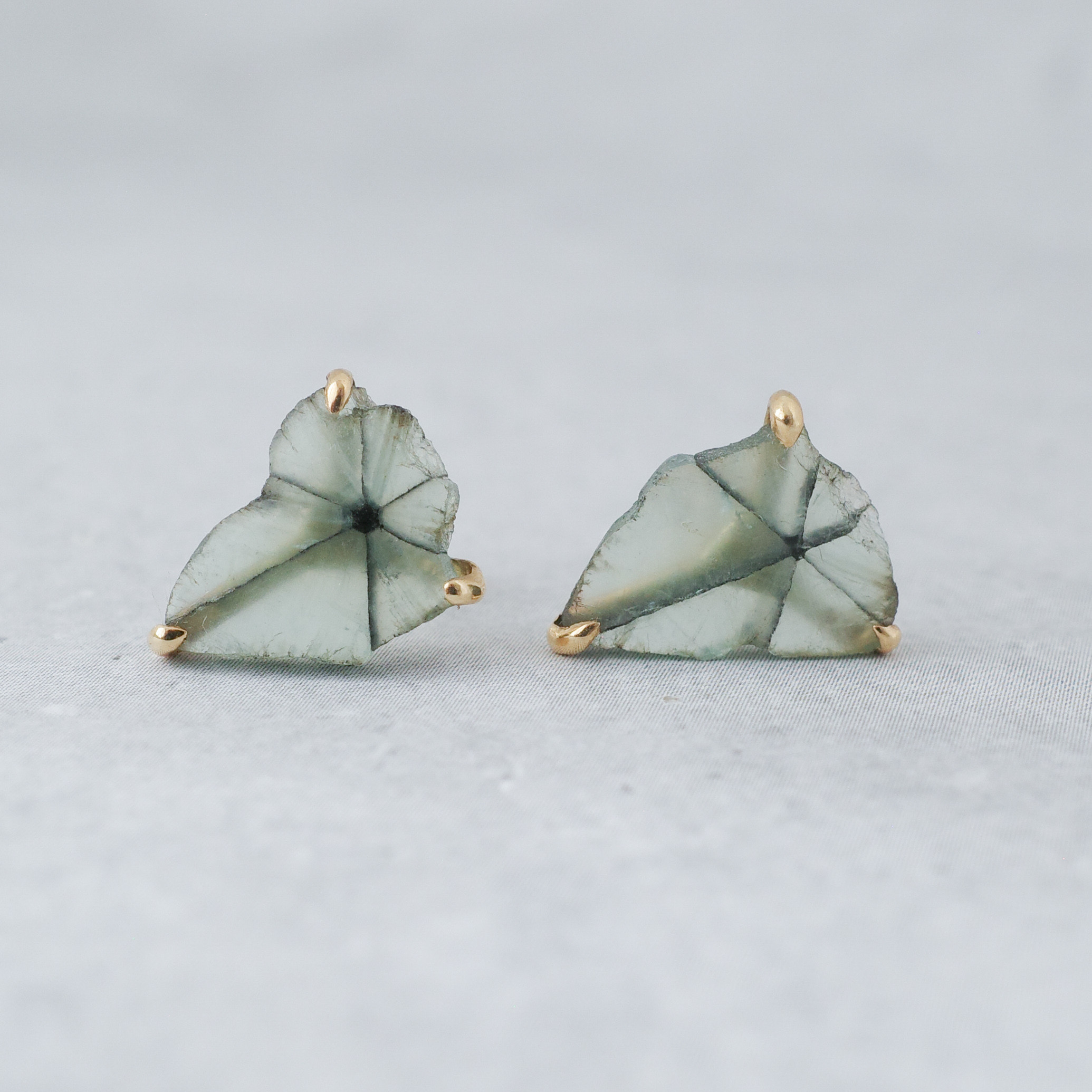 トラピッチェエメラルドのスタッドピアス-3 / K10YG