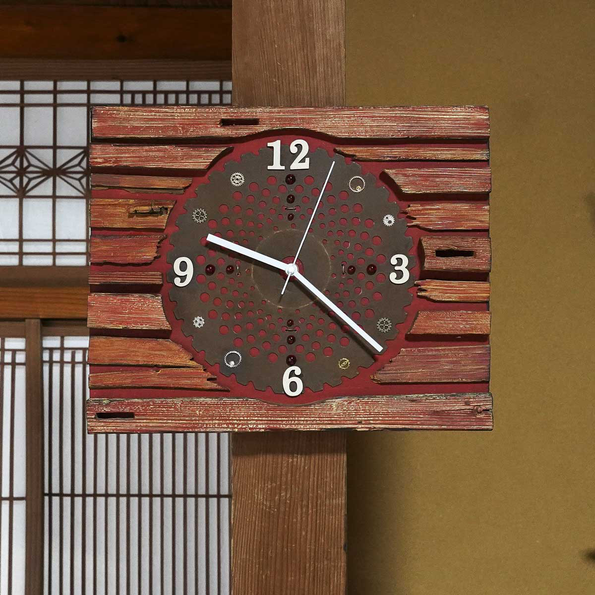 size　40ｃｍ　アートな壁掛け時計　草刈り歯を再利用した壁掛け時計　古材を再利用した木の壁掛け時計　２０３
