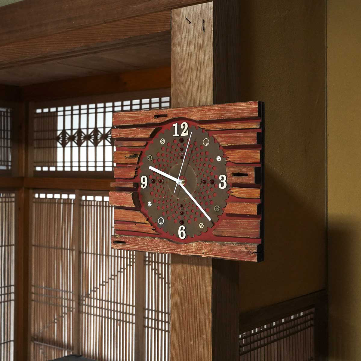 size　40ｃｍ　アートな壁掛け時計　草刈り歯を再利用した壁掛け時計　古材を再利用した木の壁掛け時計　２０３