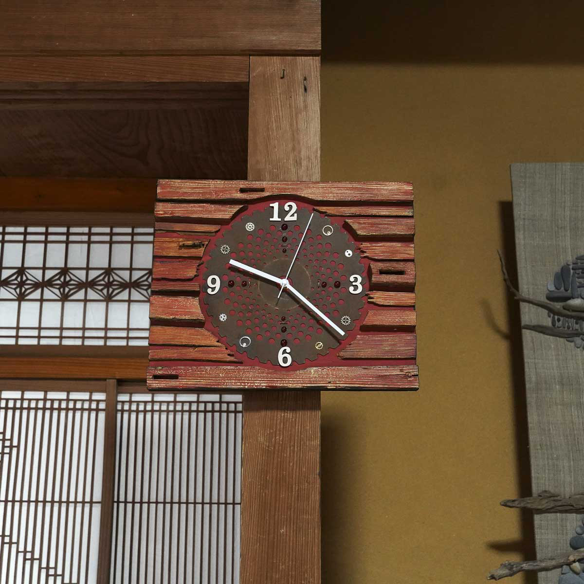 size　40ｃｍ　アートな壁掛け時計　草刈り歯を再利用した壁掛け時計　古材を再利用した木の壁掛け時計　２０３