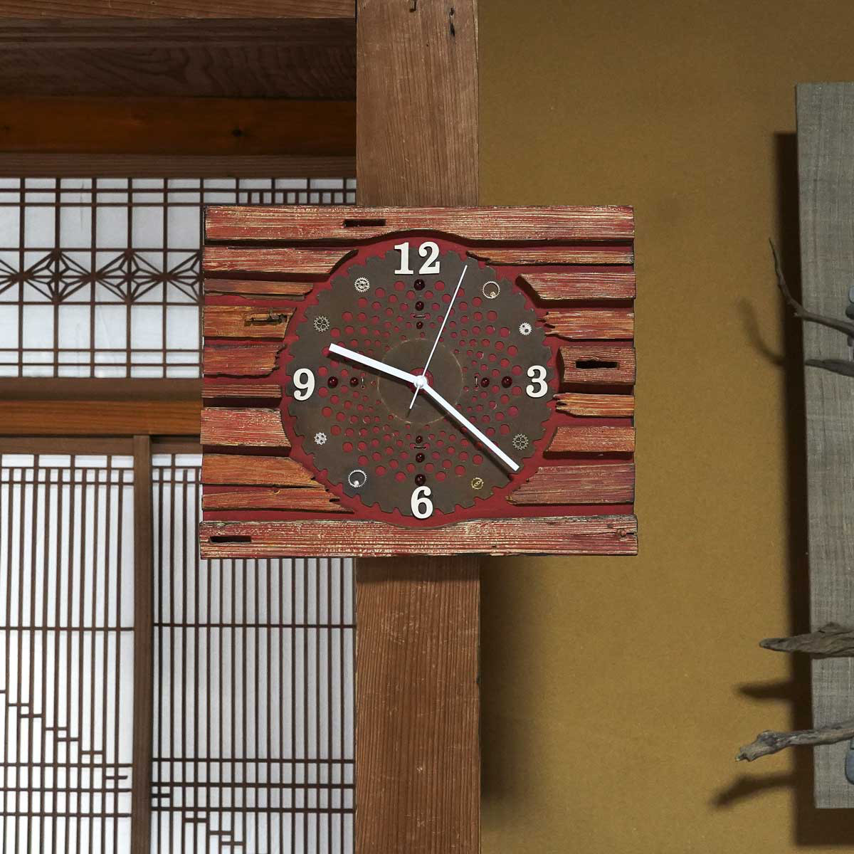 size　40ｃｍ　アートな壁掛け時計　草刈り歯を再利用した壁掛け時計　古材を再利用した木の壁掛け時計　２０３