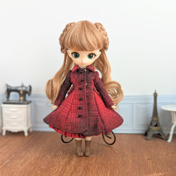 白のガーゼのワンピースとレースのストール※ブライスアウトフィット