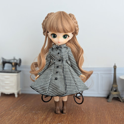 白のガーゼのワンピースとレースのストール※ブライスアウトフィット