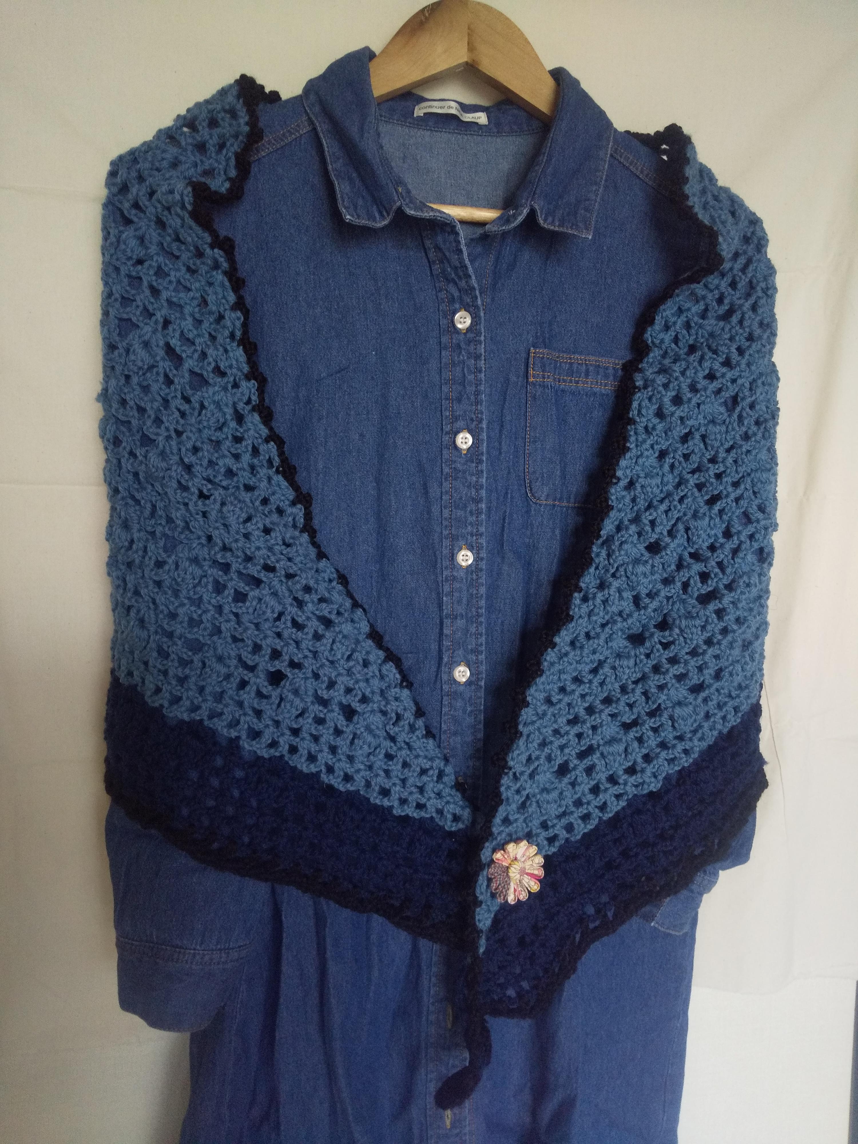 寒色系の台形型ストール