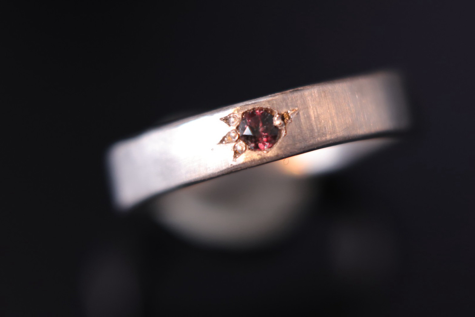 【小鳥屋ジュエリー】最強変化　インド産アレキサンドライト　Pt900リング【赫茈】