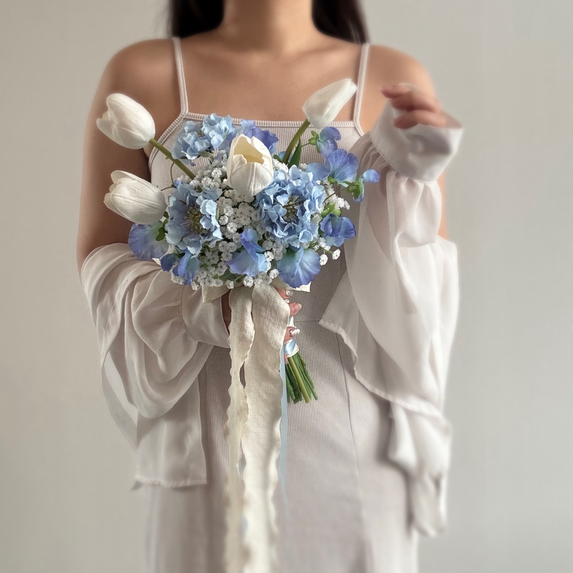 BLUE TULIP⌇﻿ アーティフィシャルフラワー クラッチブーケ 海外風 前撮り 結婚式