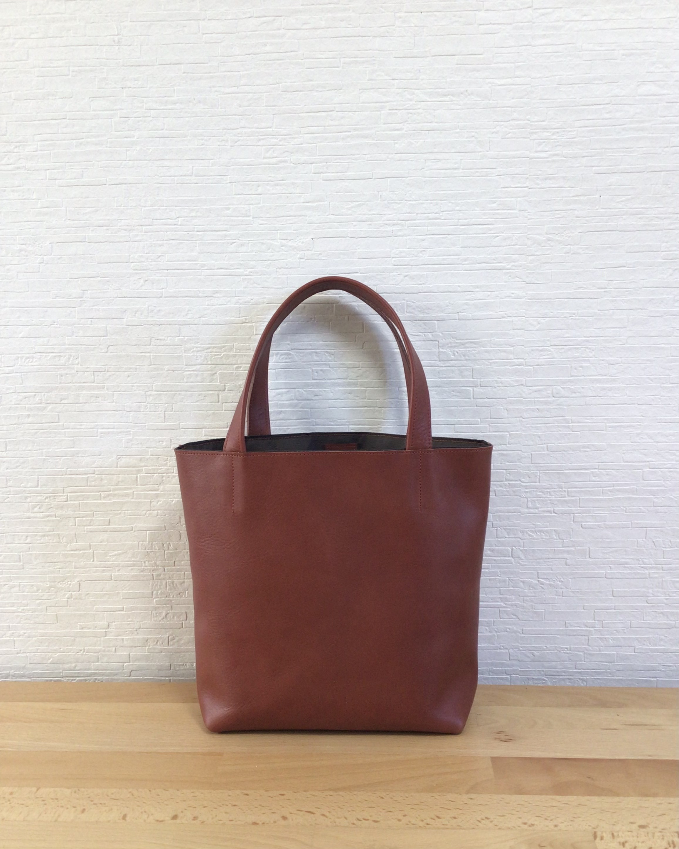 ちょうどいいサイズ感　赤茶色　本革トートバッグ
