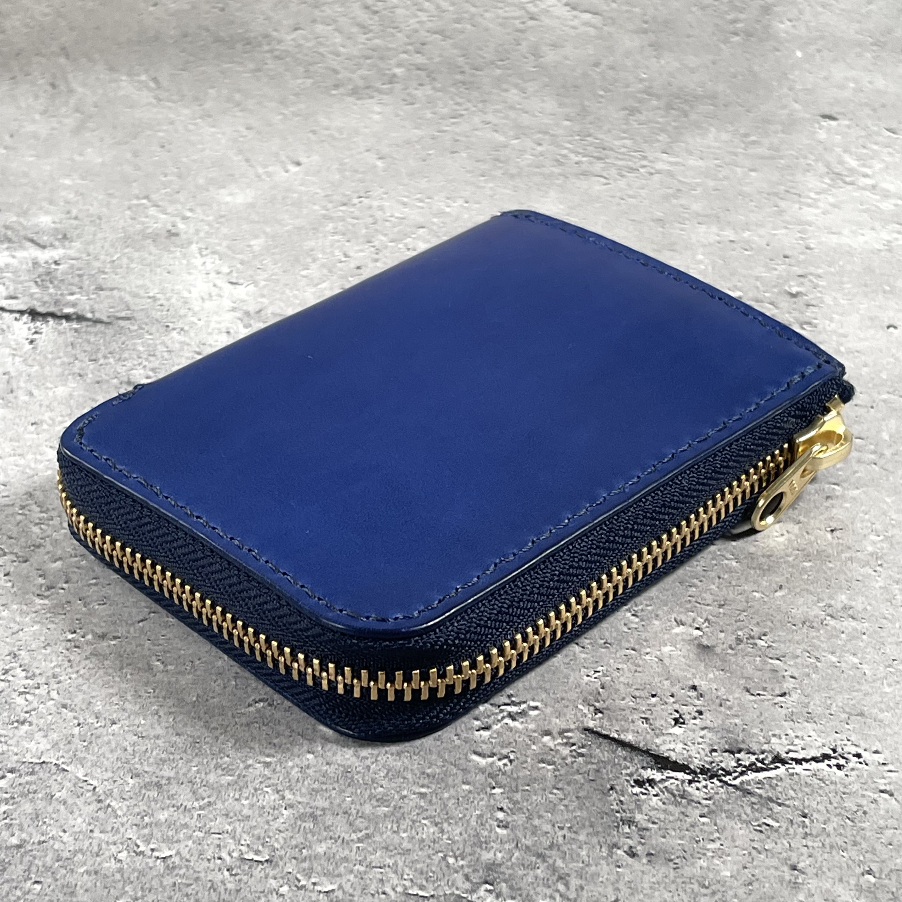 Lzip Wallet｜経年変化の異なる2種の革を組み合わせた、L字ファスナー財布 17,612円