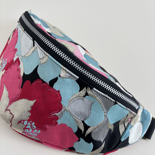 正絹着物帯リメイク ボディバッグ／スリングバッグ｜花文様 和柄｜一点