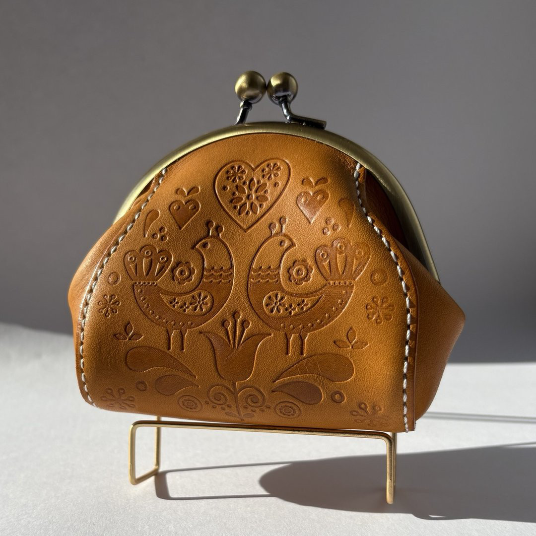 本革 がま口コインケース｜鳥モチーフ刻印（版押し）｜首掛け対応・カード収納可