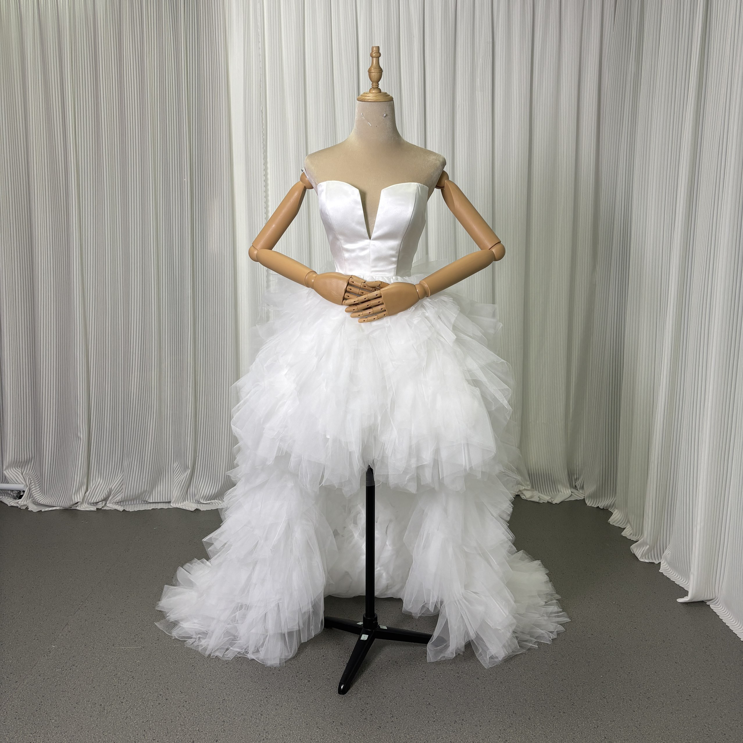 送料無料！ウェディングドレス ミニワンピース ショートインロングドレス ボリュームドレス  ビスチェドレス Vネックドレ