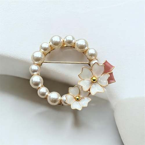 お急ぎ便有り】桜のパールブローチ＆ピアス／イヤリング （ホワイト