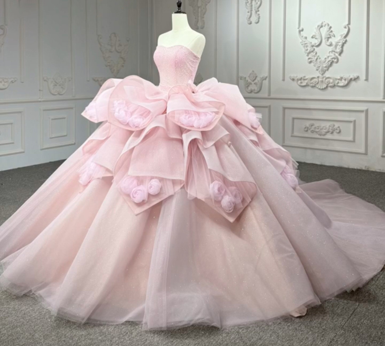 見逃さない新作　ピンクソフィア　可愛いカラードレス　ビスチェライン　プリンセスライン　編み上げサイズオーダー可能結婚式