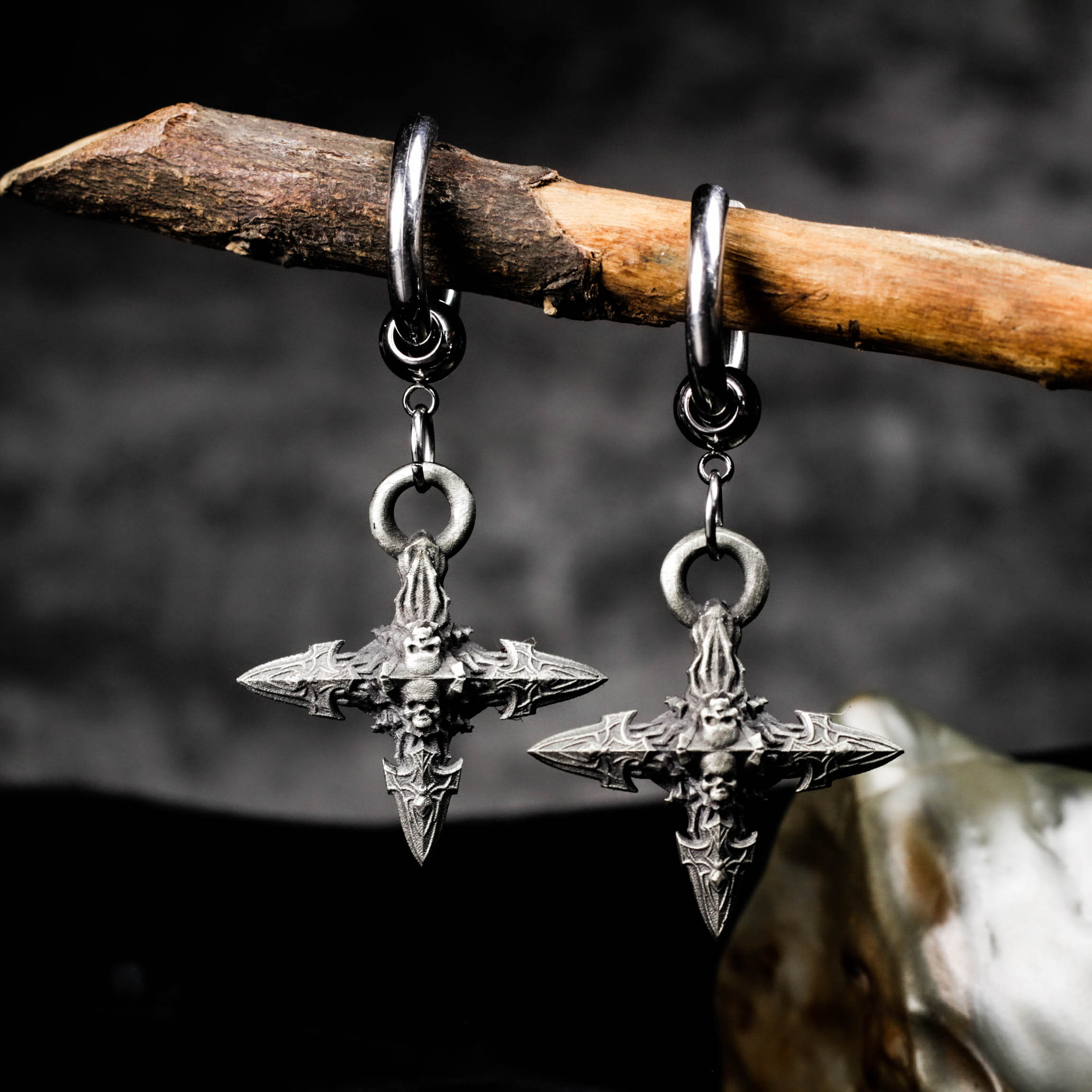 スカルブレードクロスイヤリング - 925シルバーゴシックバトルダングルデザイン