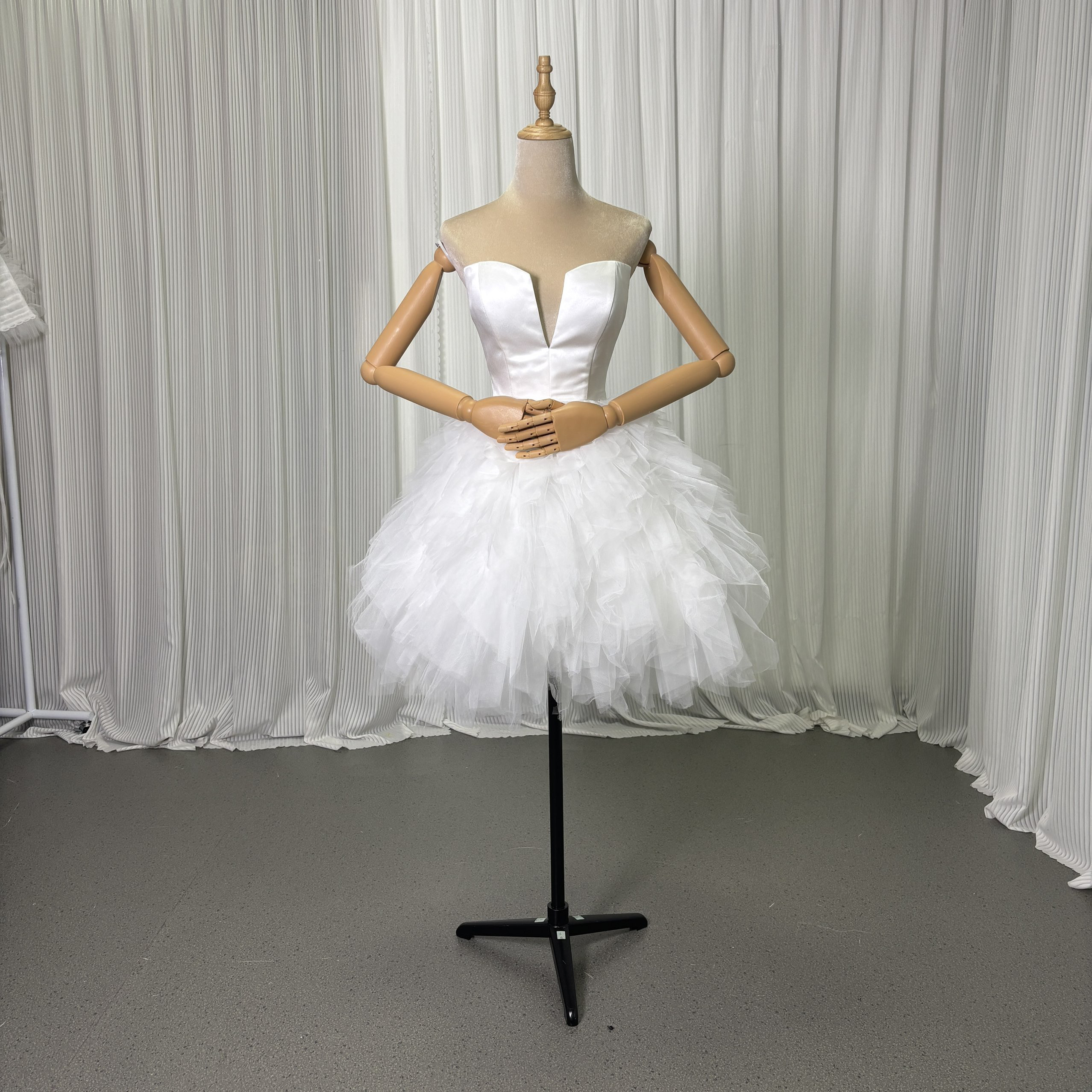 送料無料！ウェディングドレス ミニワンピース パーティドレス ボリュームドレス  ビスチェドレス Vネックドレ