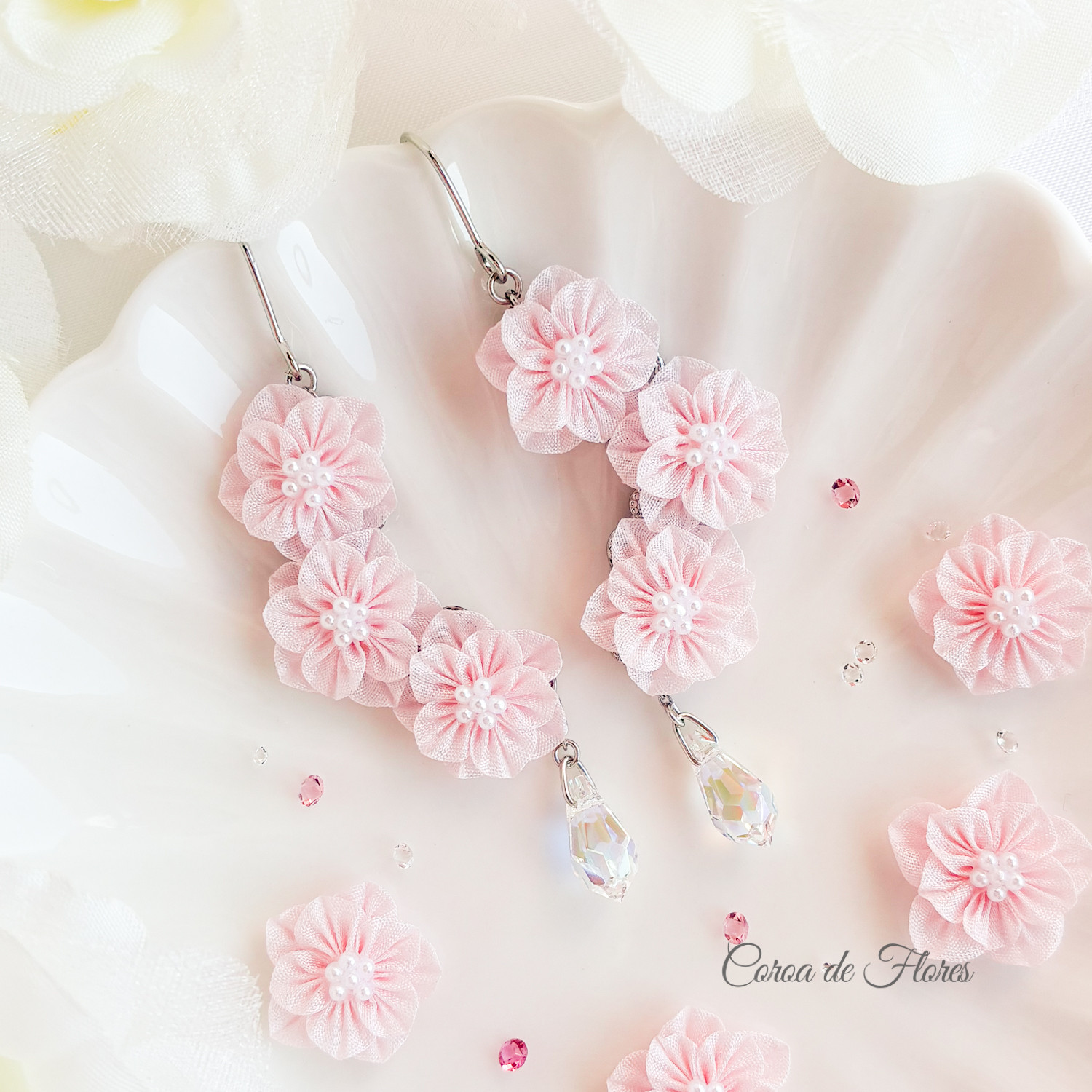 桃の花のピアス/イヤリング　つまみ細工　正絹羽二重　シルク