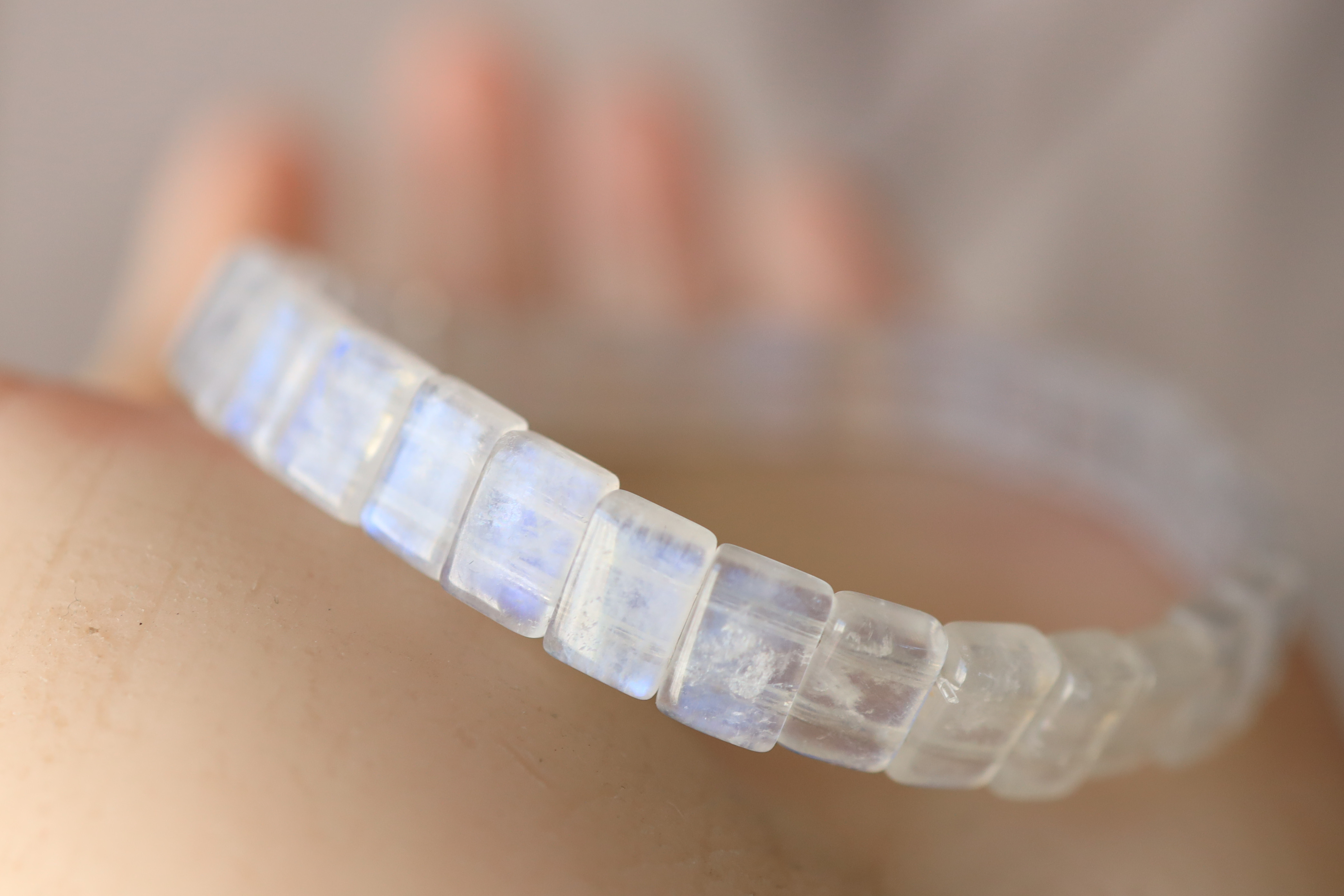 …☆スーパープレミアムブレス☆ロイヤルブルームーンストーン：バングルタイプ：☆天然石☆…