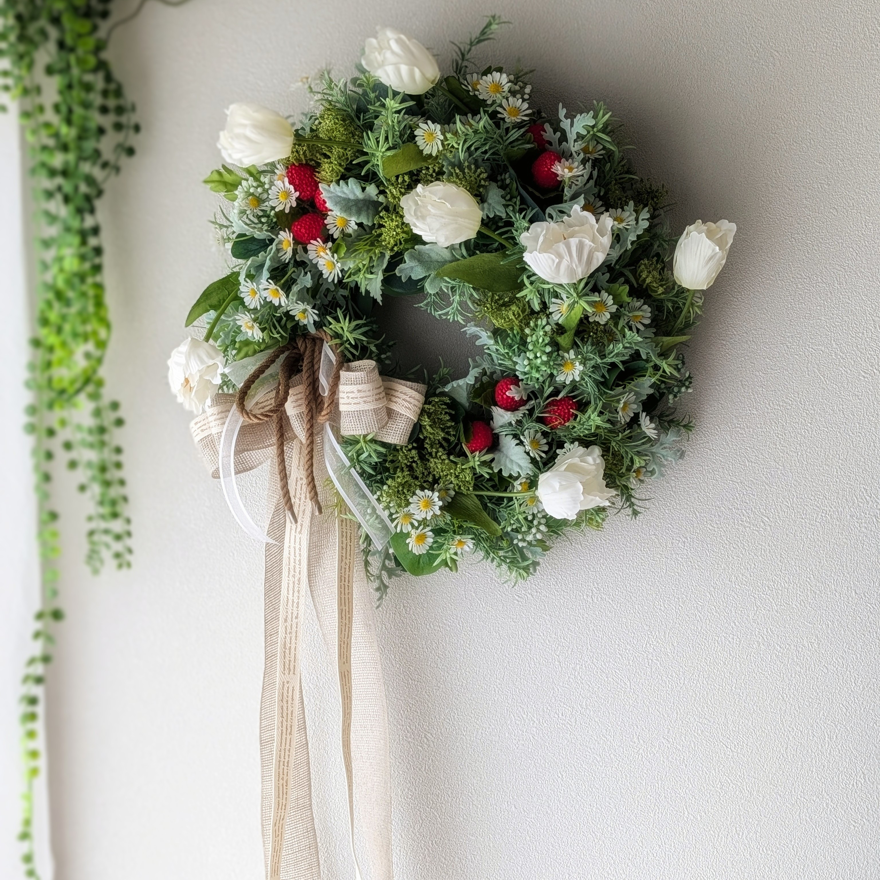 【早割】ホワイトチューリップ＆ハーブとgreenの爽やかGarden Wreath 苺 ギフト