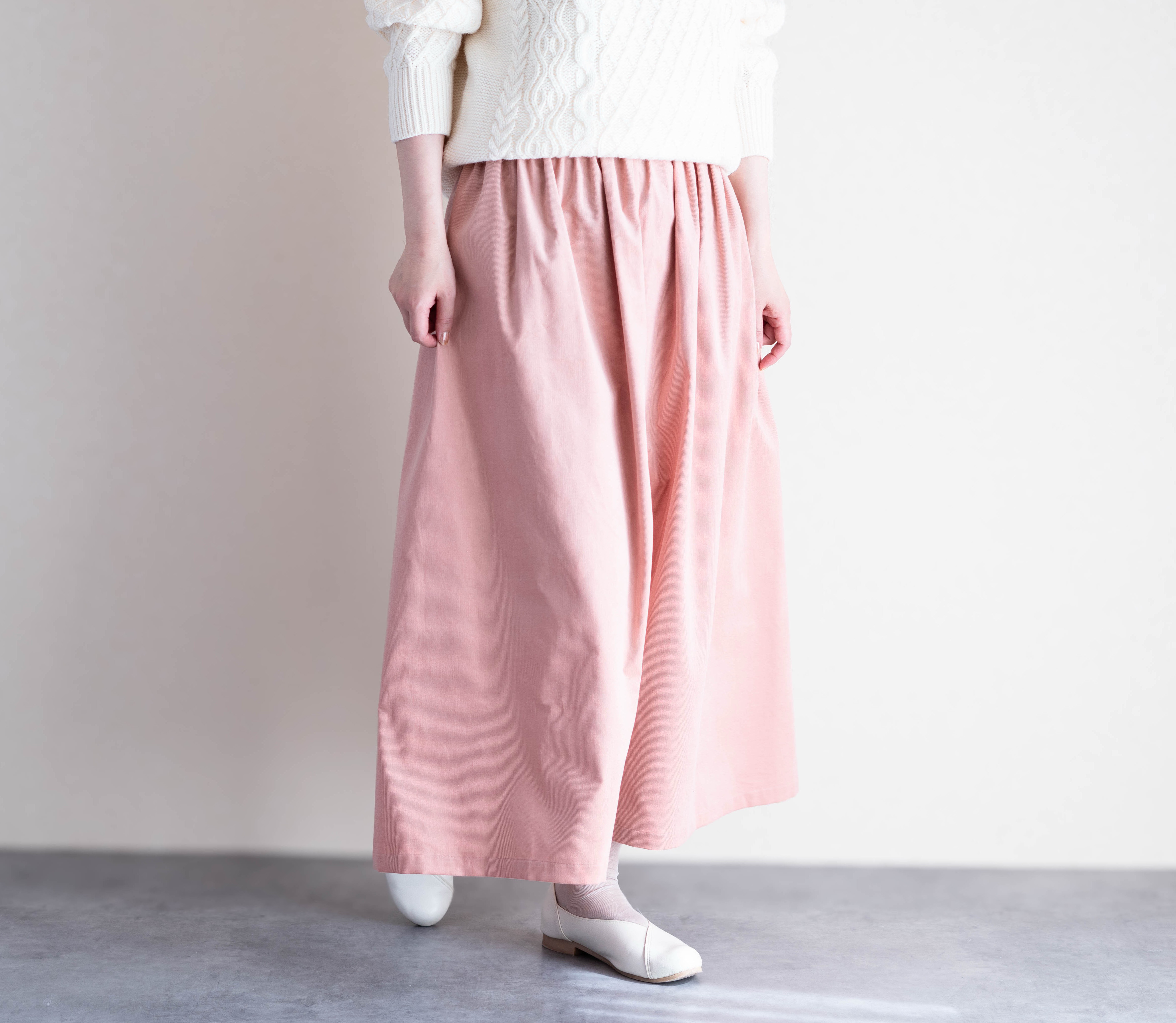 【即納／送料無料】春待ちカラー　ギャザーパンツ　軽くてあったかいコーデュロイ　大人ピンク　スカートみたいなパンツ